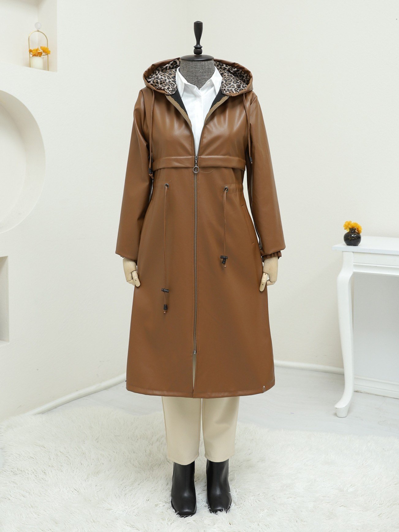 Tünel Bağcıklı Kapşonlu Fermuarlı Deri Kap -Taba