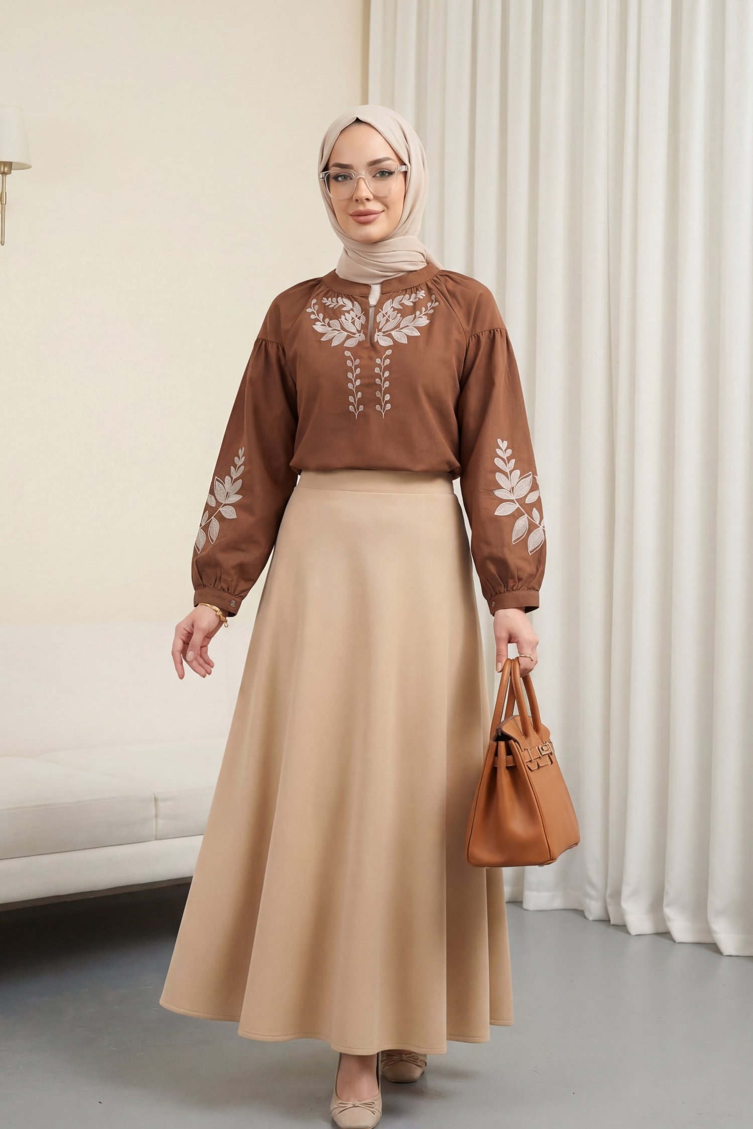 V Yaka Önü Ve Kolları Nakışlı Keten Görünümlü Bluz -Taba