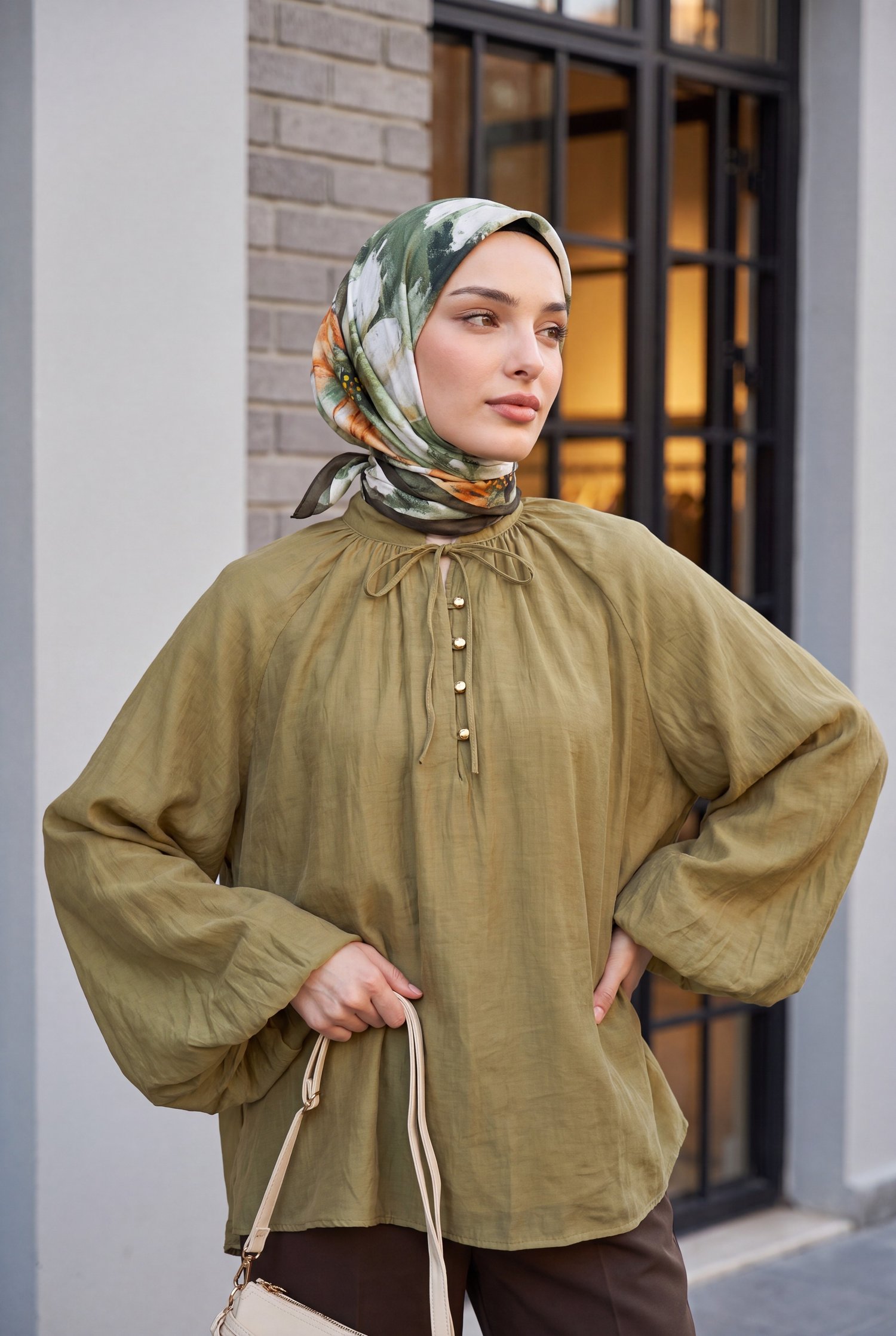 Yakası Bağlamalı Yarım Düğmeli Astarlı Oversize Tül Vual Bluz -Yağ Yeşili