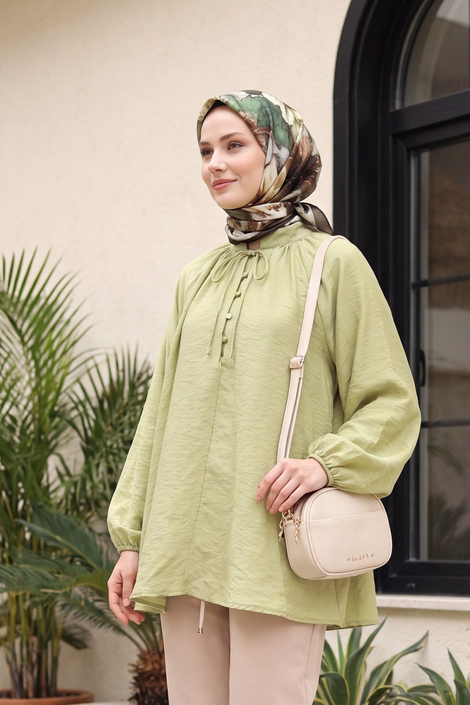 Yakası Bağlamalı Yarım Düğmeli Astarlı Oversize Tül Vual Bluz -Çağla Yeşili