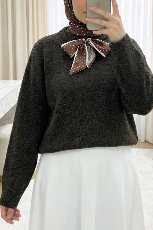 Yakası Fular Detaylı Yumoş Triko Kazak -K. Kahve