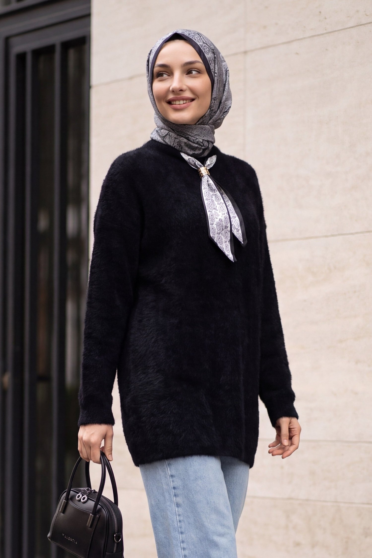 Yakası Fular Detaylı Yumoş Triko Tunik -Siyah