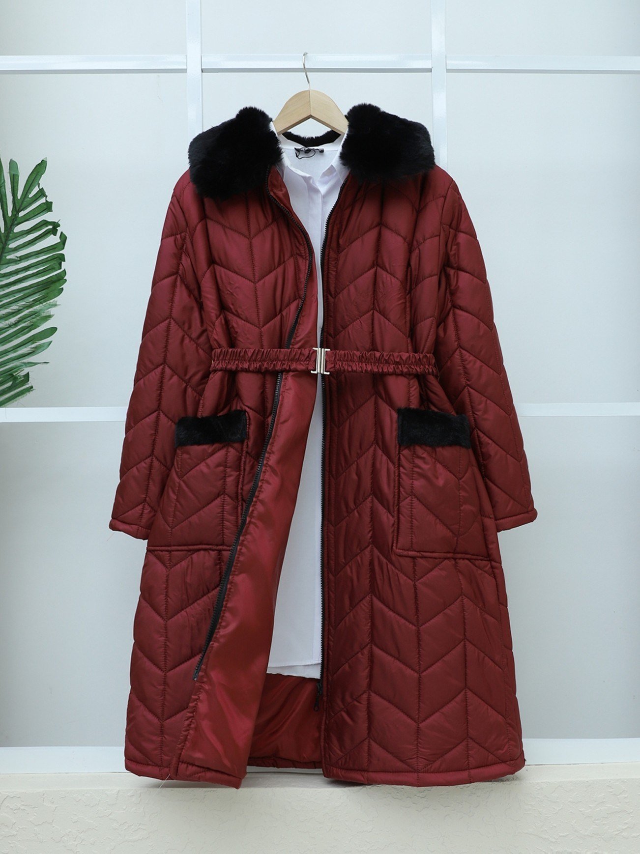 Yakası Kürklü Kemerli Cepli Kapitone Kaban   -Bordo