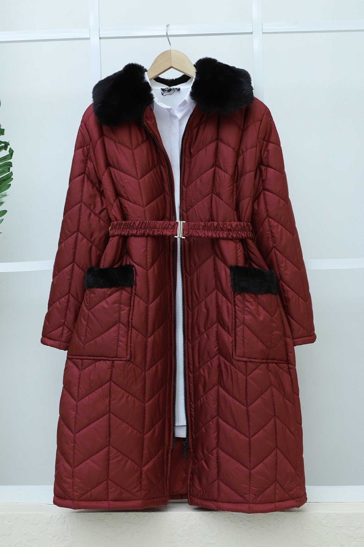 Yakası Kürklü Kemerli Cepli Kapitone Kaban   -Bordo