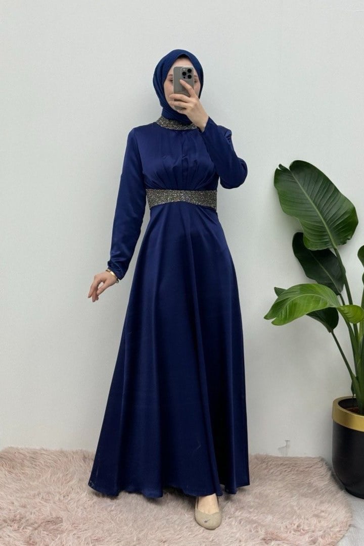 Yakası ve Beli Taş Detaylı Saten Abiye -Laci