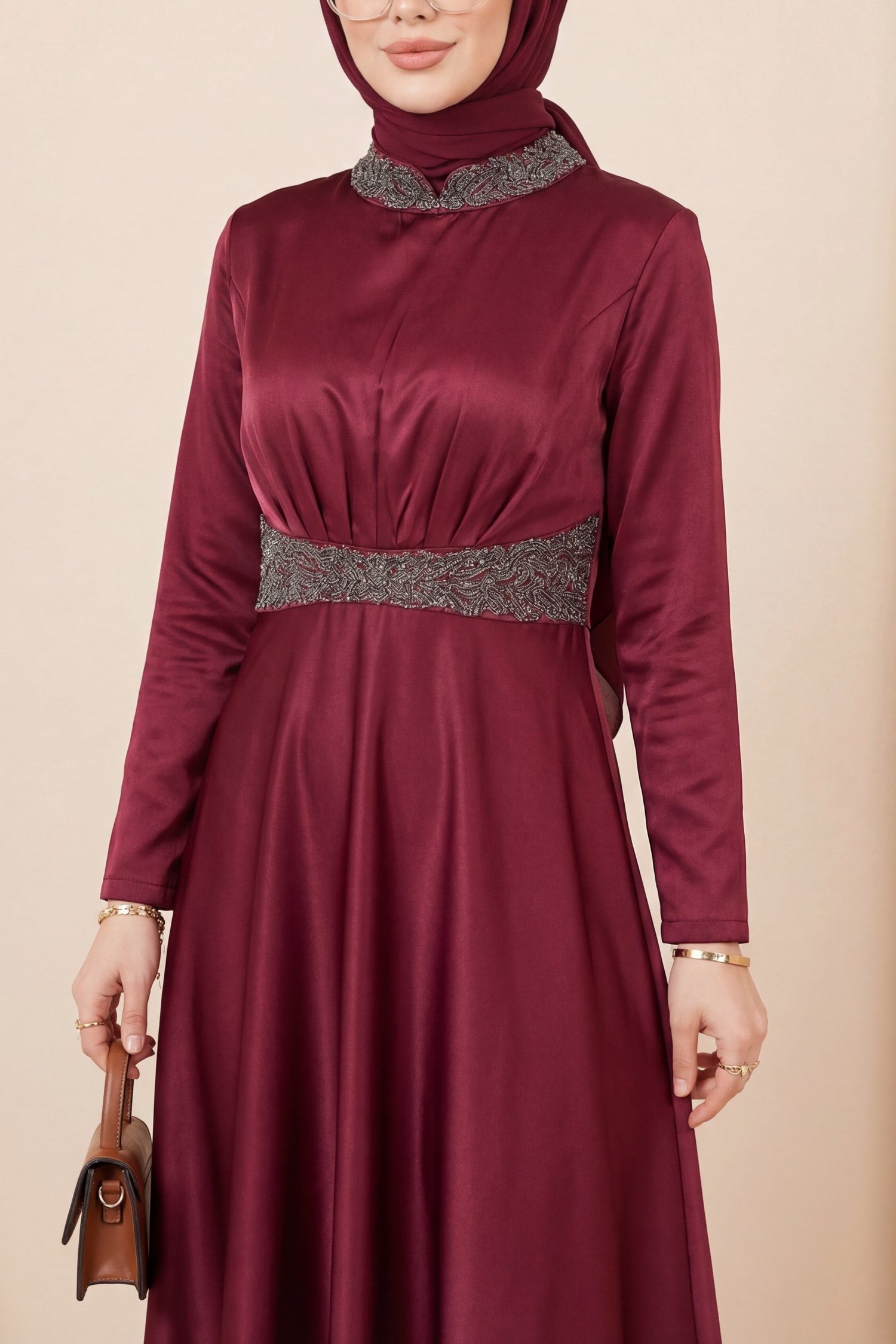Yakası ve Beli Taş Detaylı Saten Abiye -Bordo