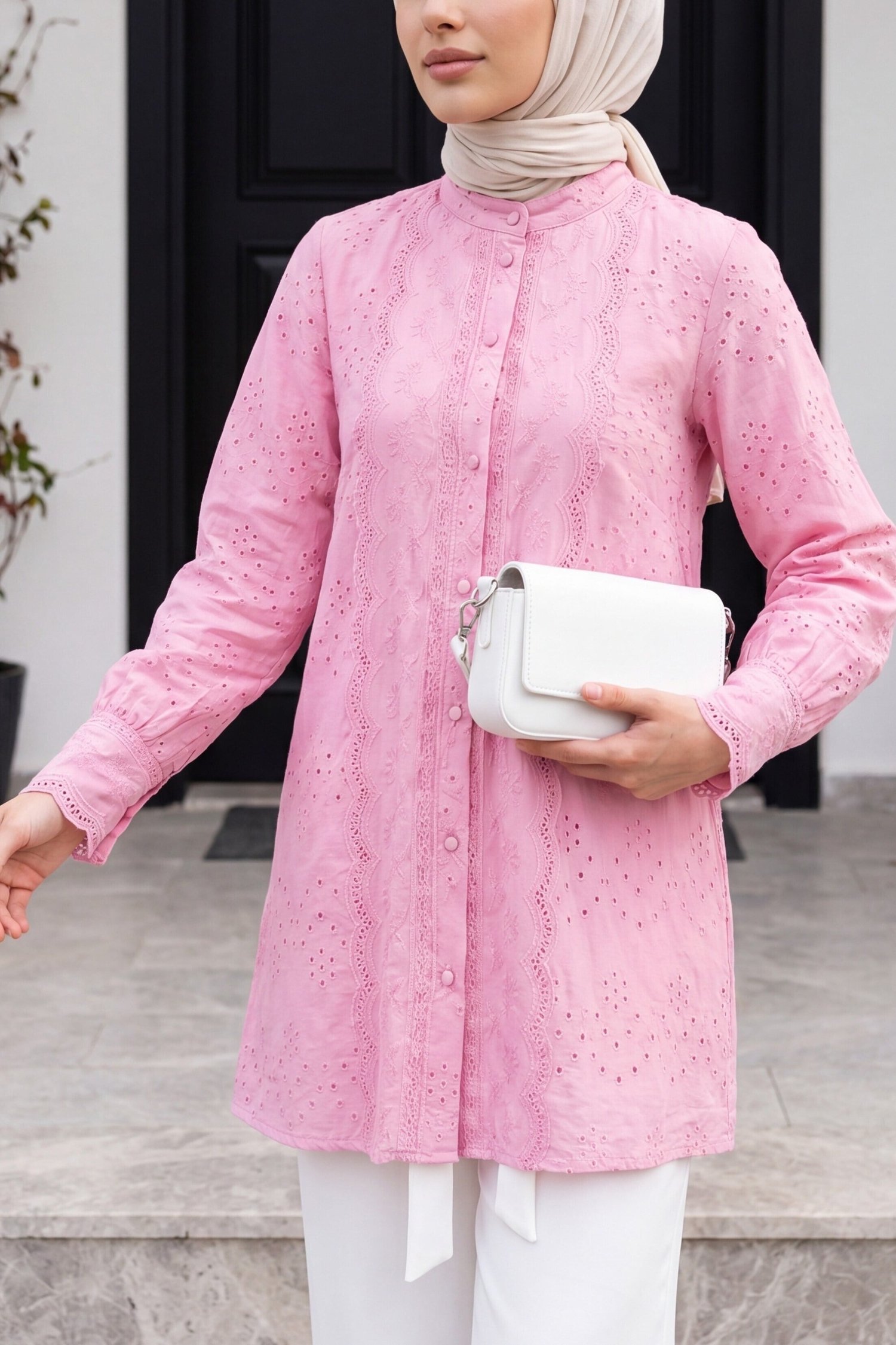 Yakası Ve Kolu Dantelli Top Düğmeli Astarlı Gömlek  -Pembe