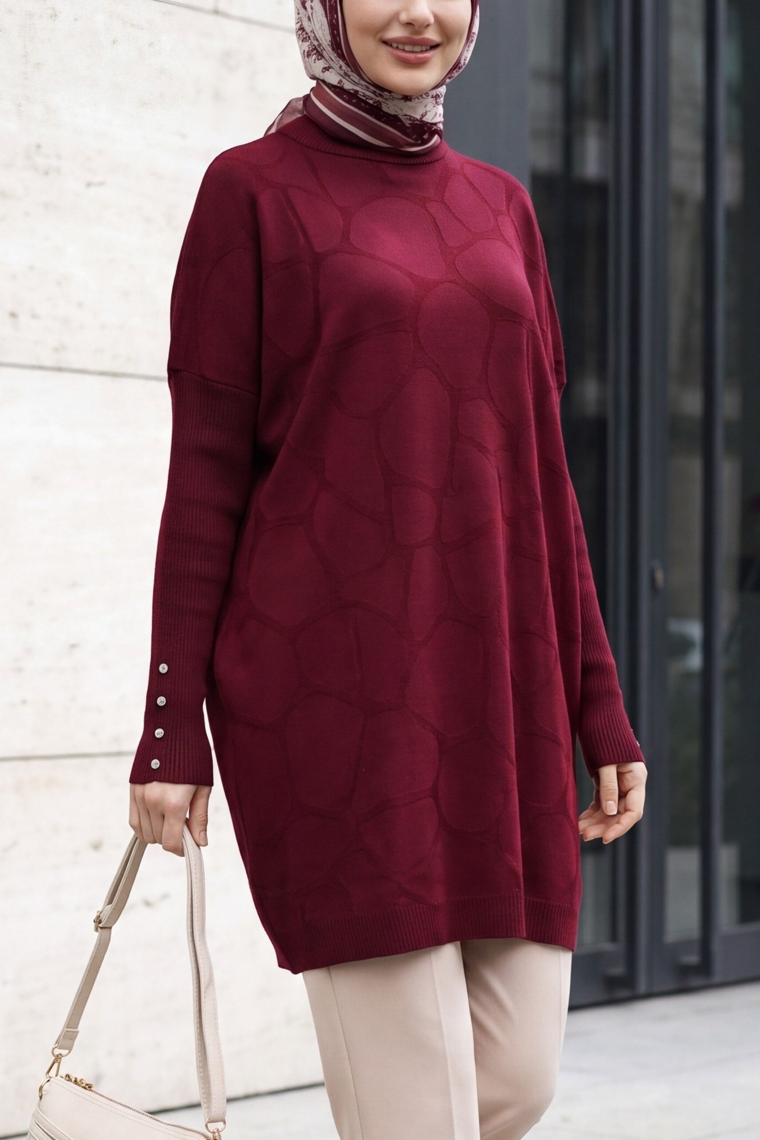 Yarım Boğazlı Düşük Omuzlu Kolları Taş Detaylı Triko Tunik -Bordo