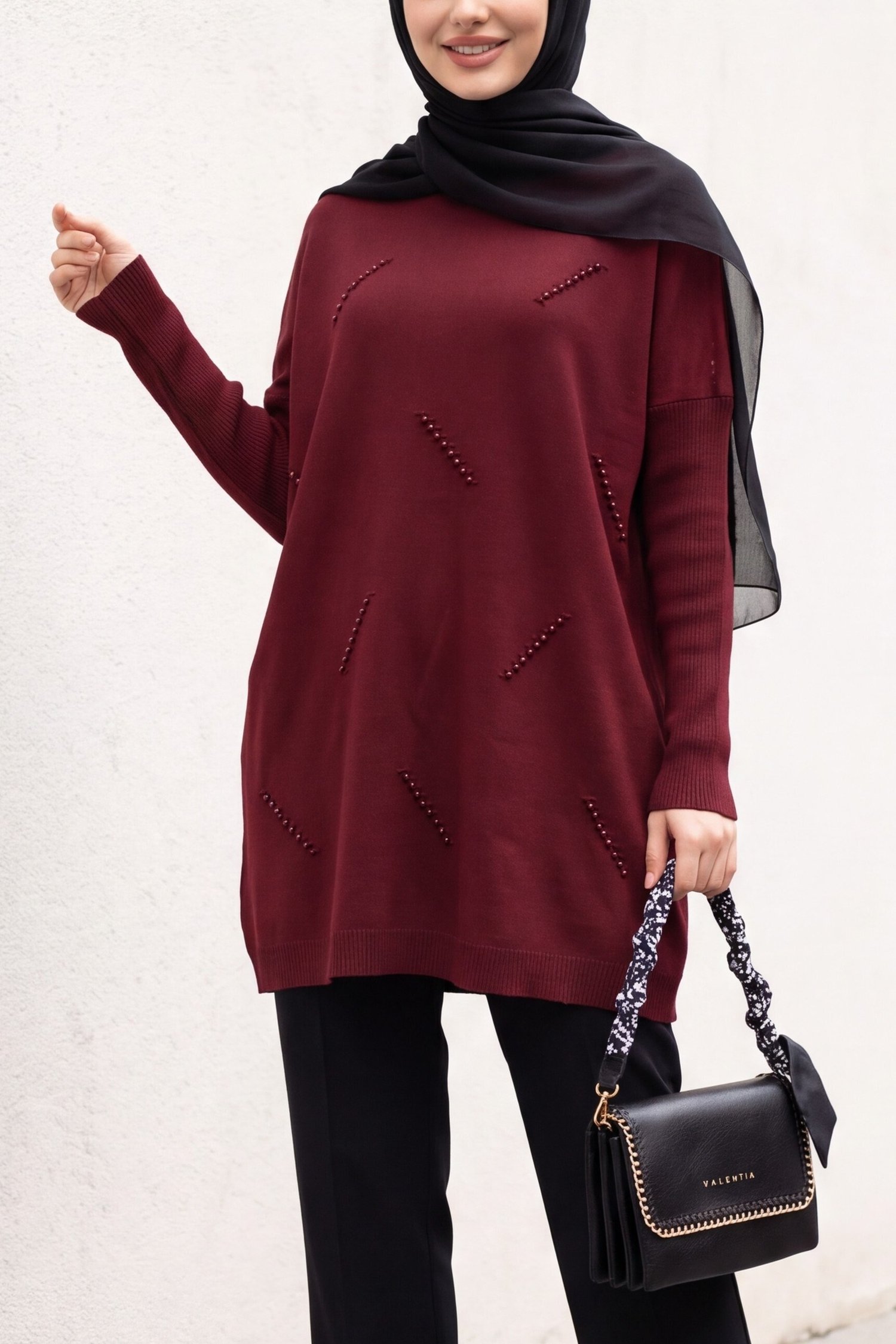 Yarım Boğazlı Sıralı İncili Salaş Triko Tunik -Bordo