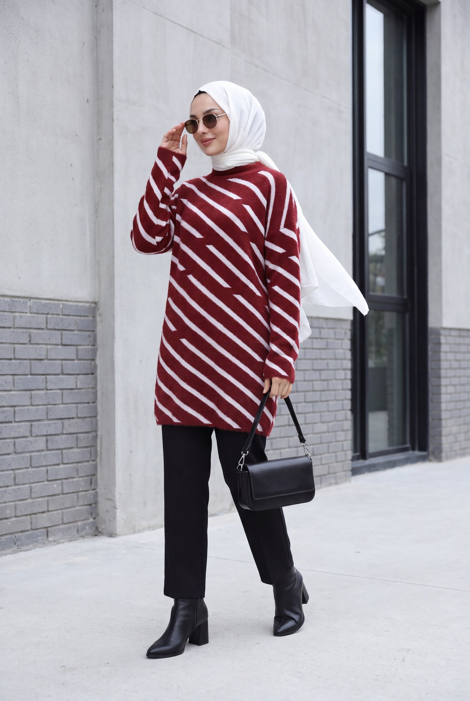 Yarım Boğazlı Yan Çizgi Desenli Sakallı Triko Tunik -Bordo