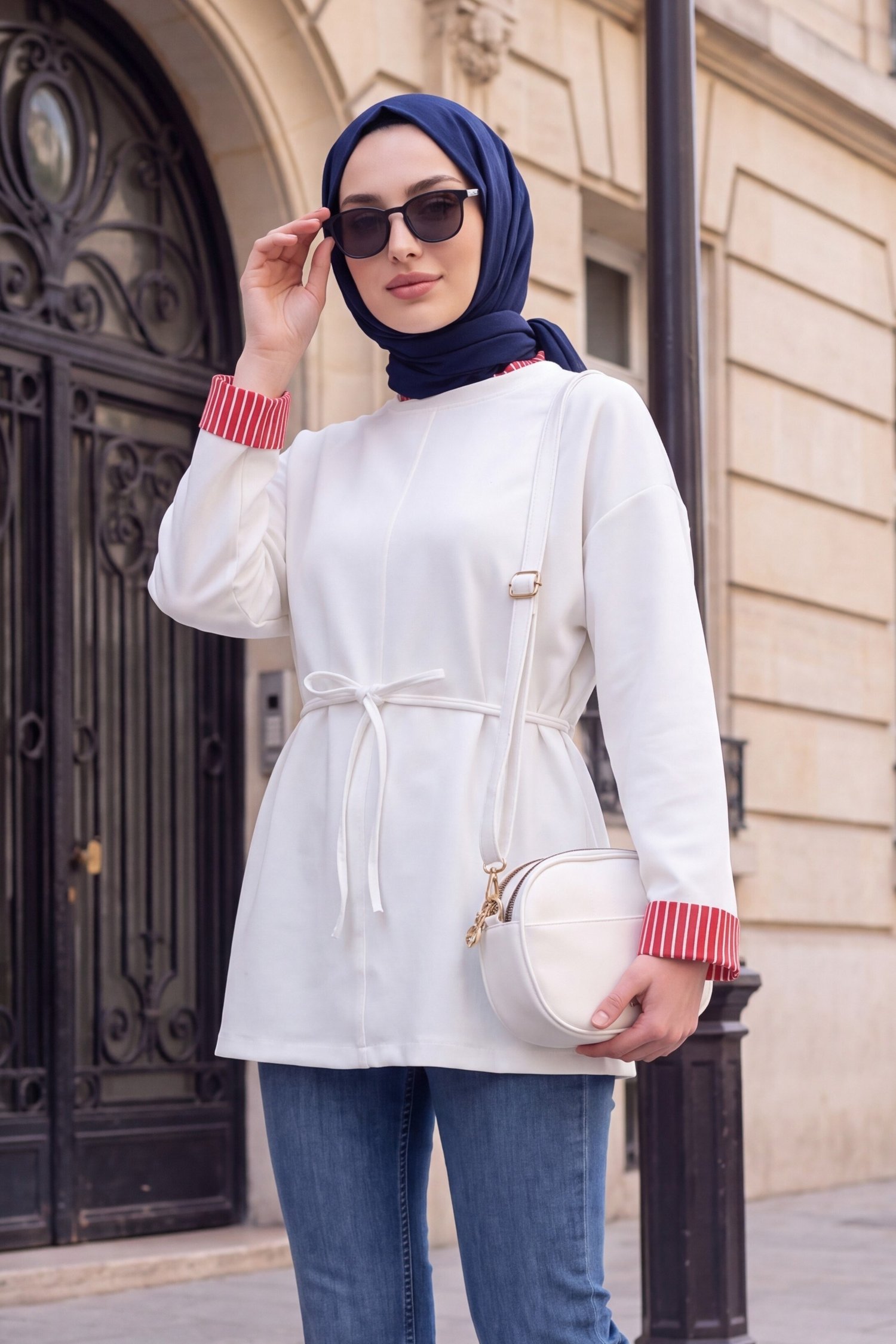 Yırtmaçlı Bisiklet Yaka Beli Bağlamalı Penye Sweat -Beyaz