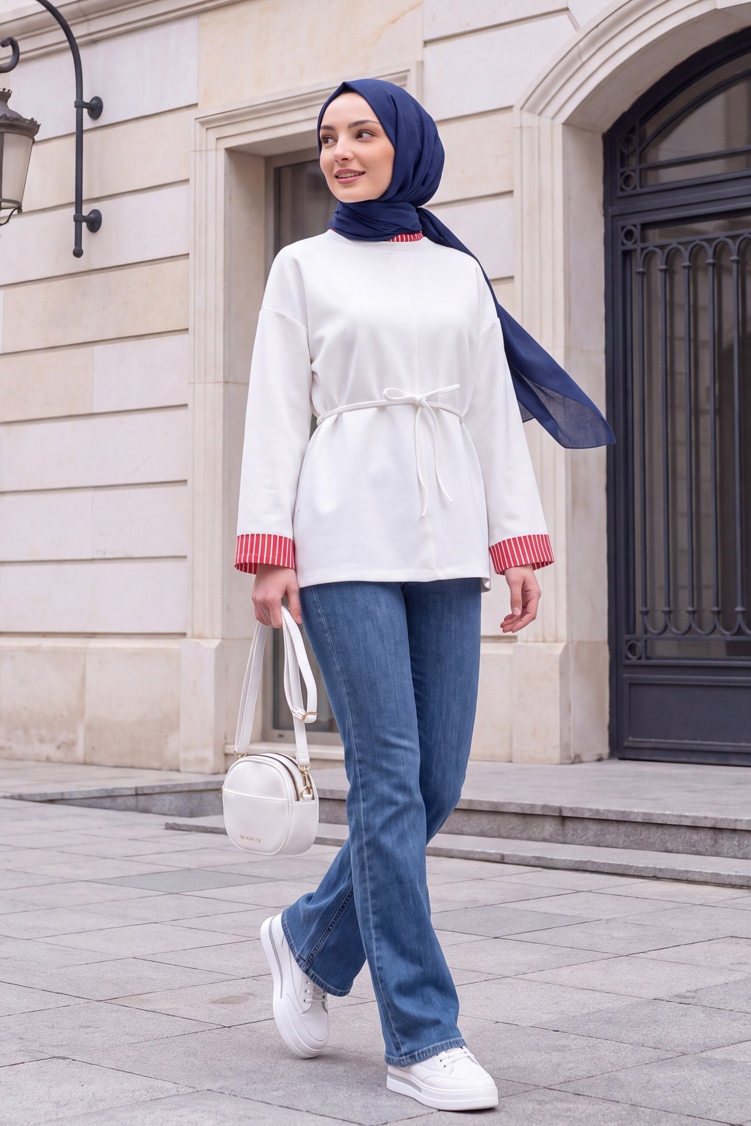 Yırtmaçlı Bisiklet Yaka Beli Bağlamalı Penye Sweat -Beyaz