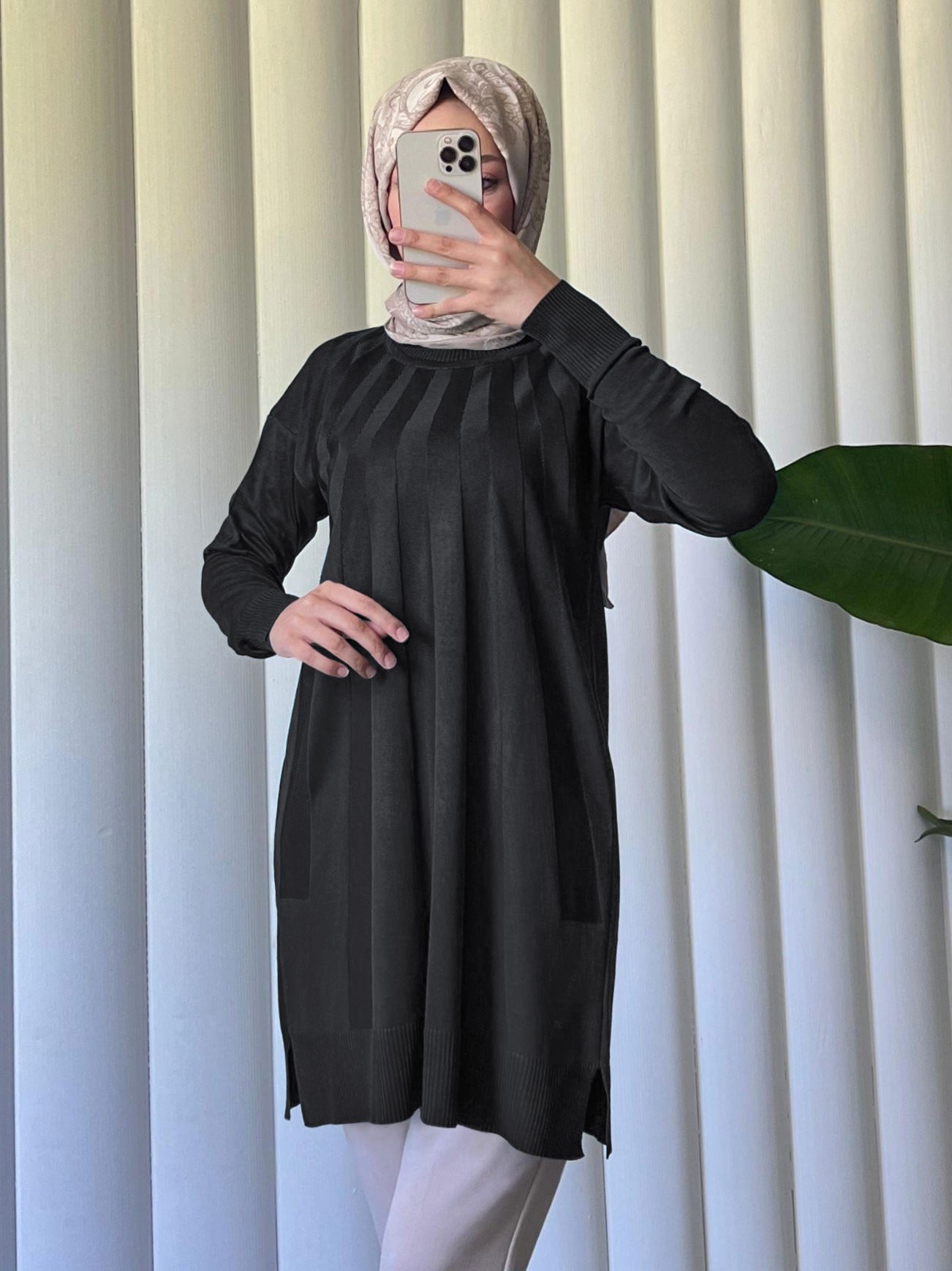 Yırtmaçlı Yelpaze Desenli Triko Tunik -Siyah