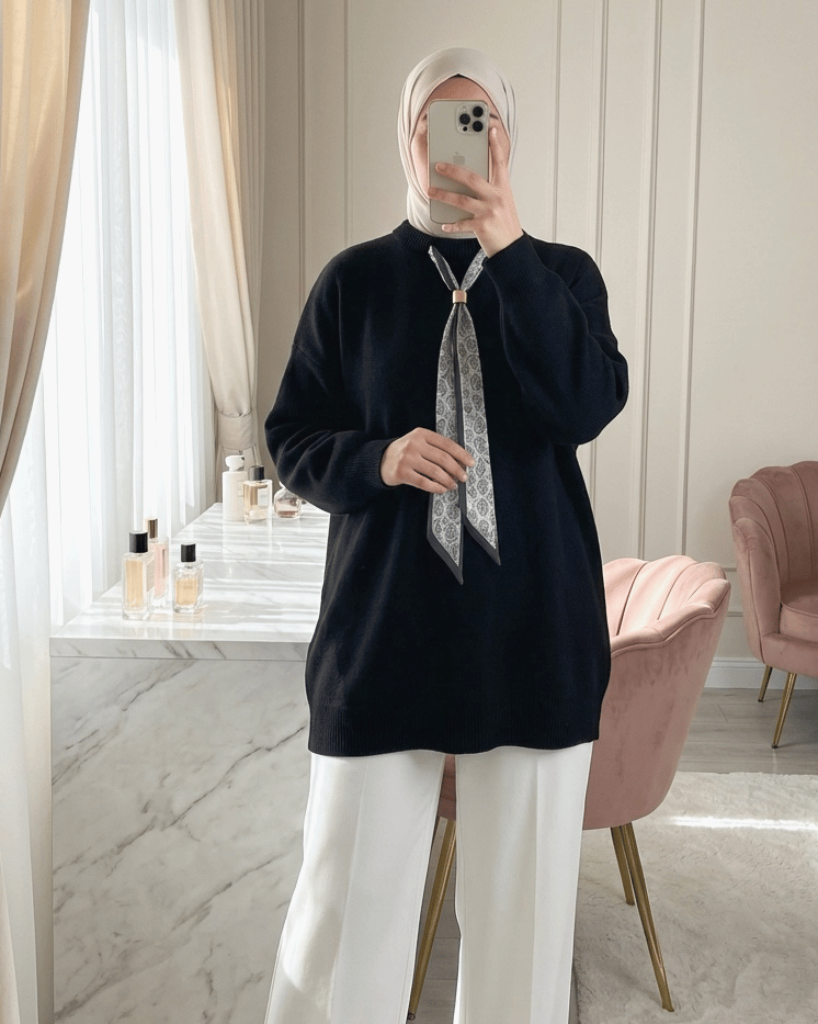 Yuvarlak Yaka Fularlı Salaş Triko Tunik    -Siyah