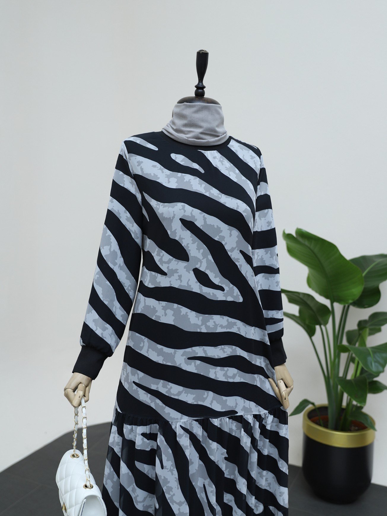 Zebra Desen Eteği Parçalı Astarlı Şifon Elbise -Siyah