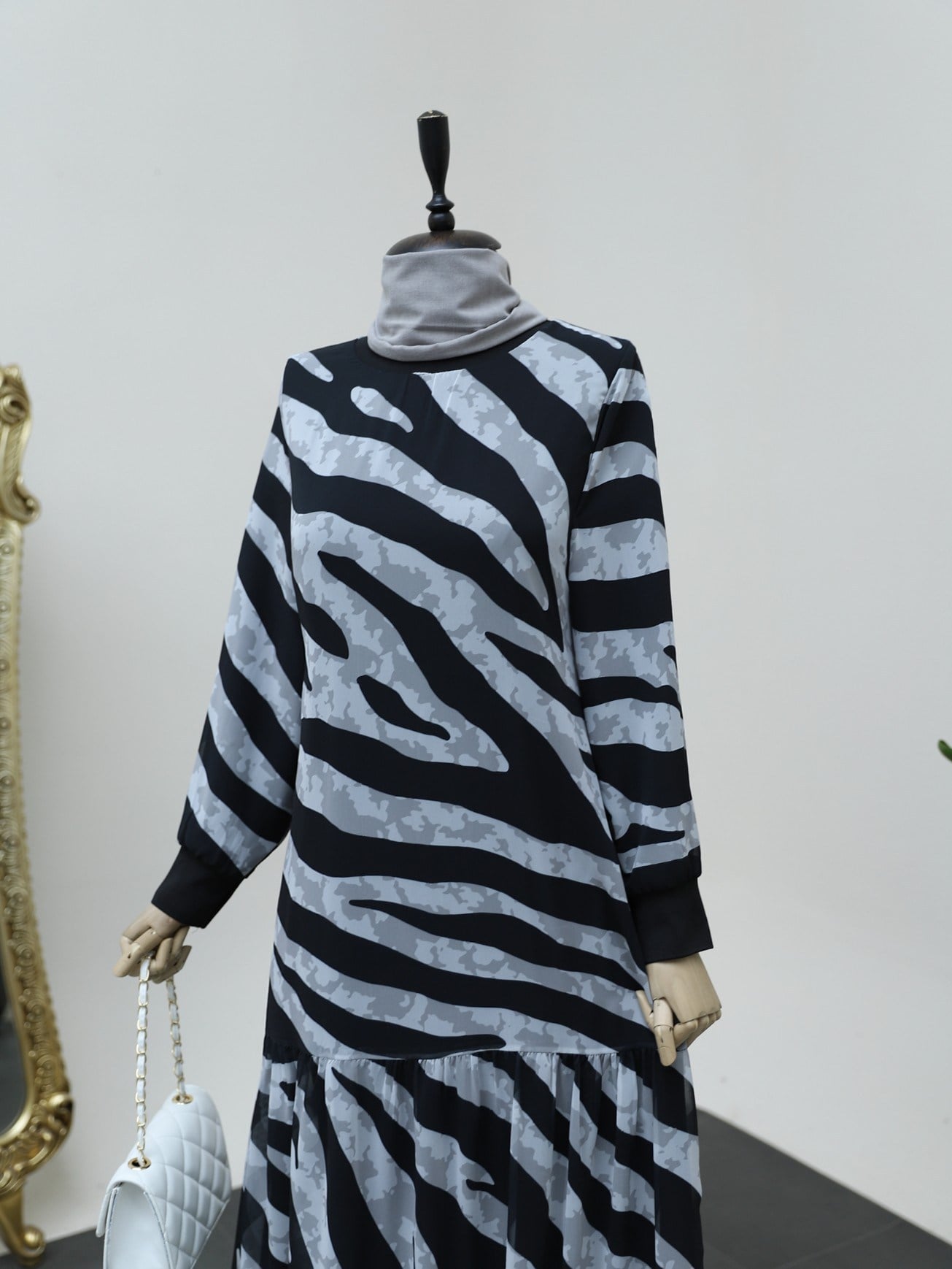 Zebra Desen Eteği Parçalı Astarlı Şifon Elbise -Siyah