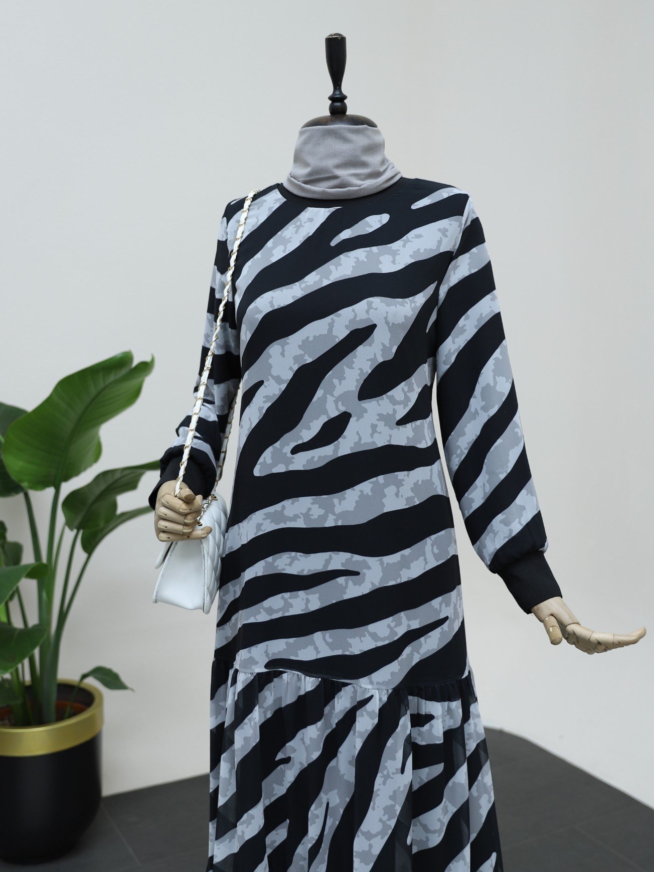 Zebra Desen Eteği Parçalı Astarlı Şifon Elbise -Siyah