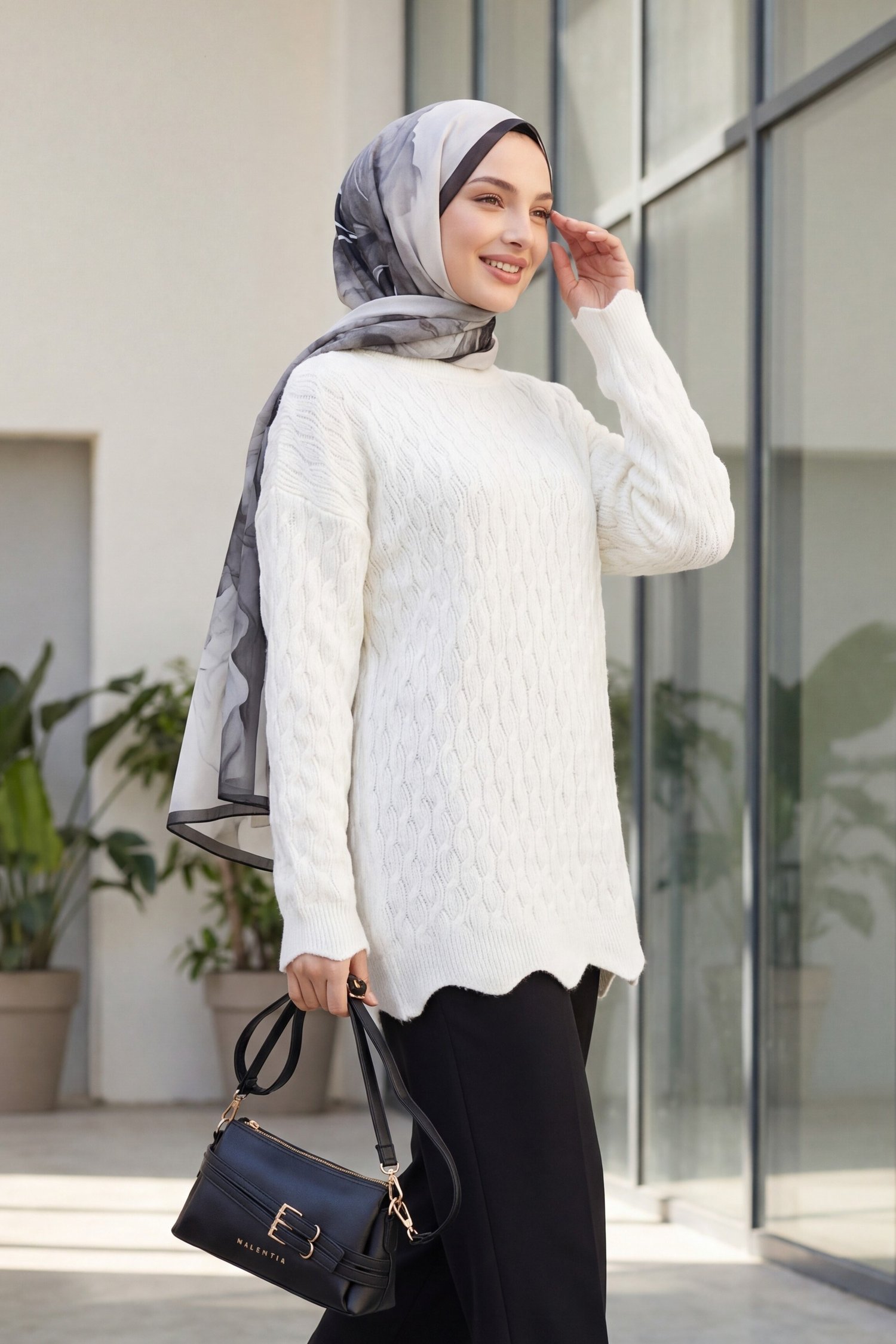 Zincir Desenli Bisiklet Yaka Salaş Triko Tunik -Beyaz