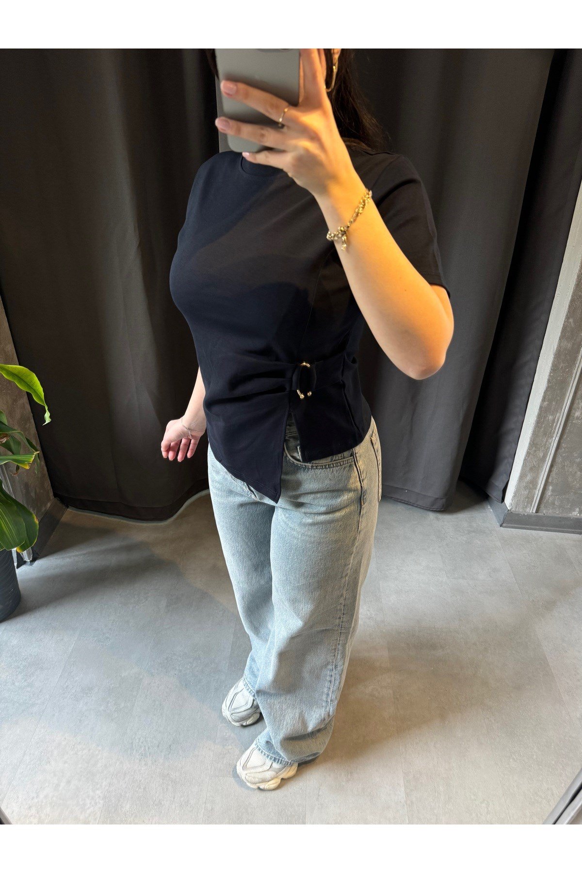 Bisiklet Yaka Gold Aksesuarlı Lacivert Tshirt