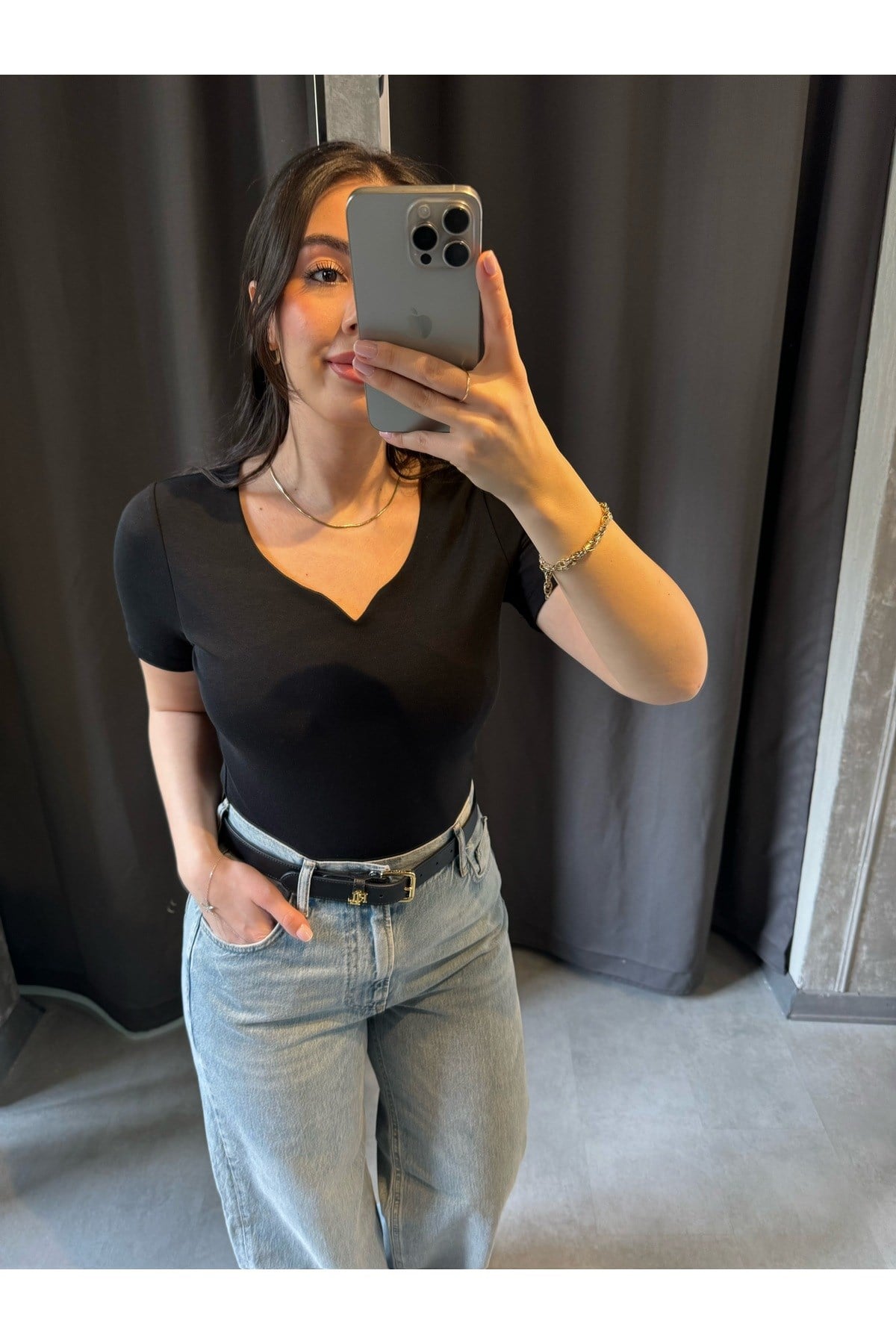 Kalp Yaka Siyah Tshirt