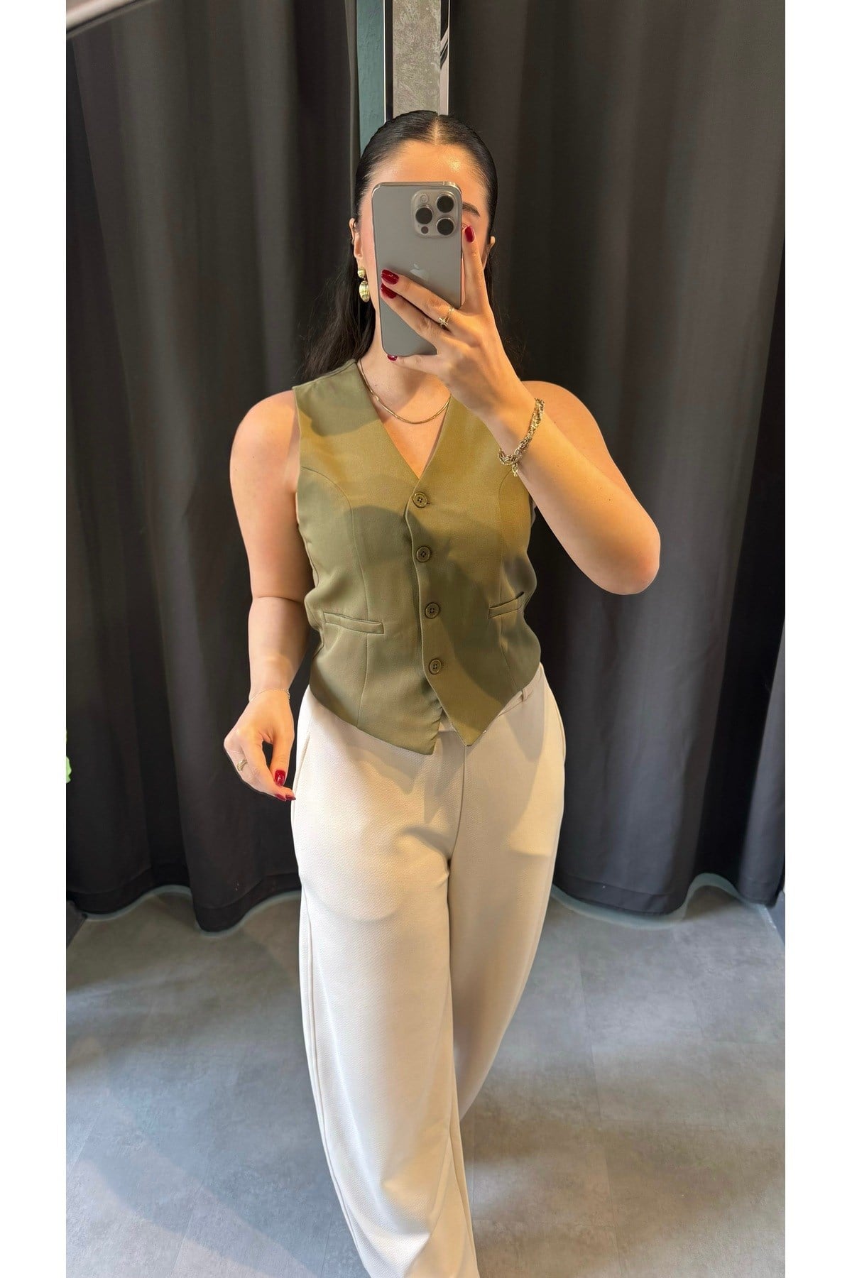 Kolsuz V Yaka Düğmeli Blazer Yelek