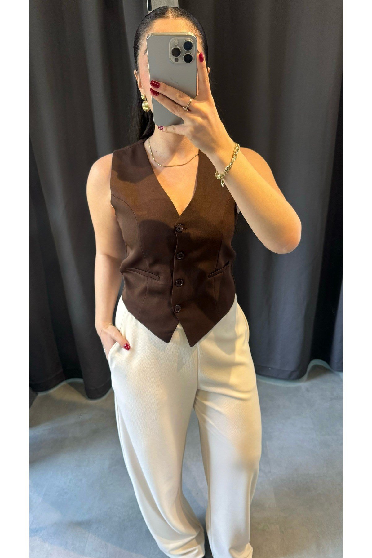 Kolsuz V Yaka Düğmeli Blazer Yelek
