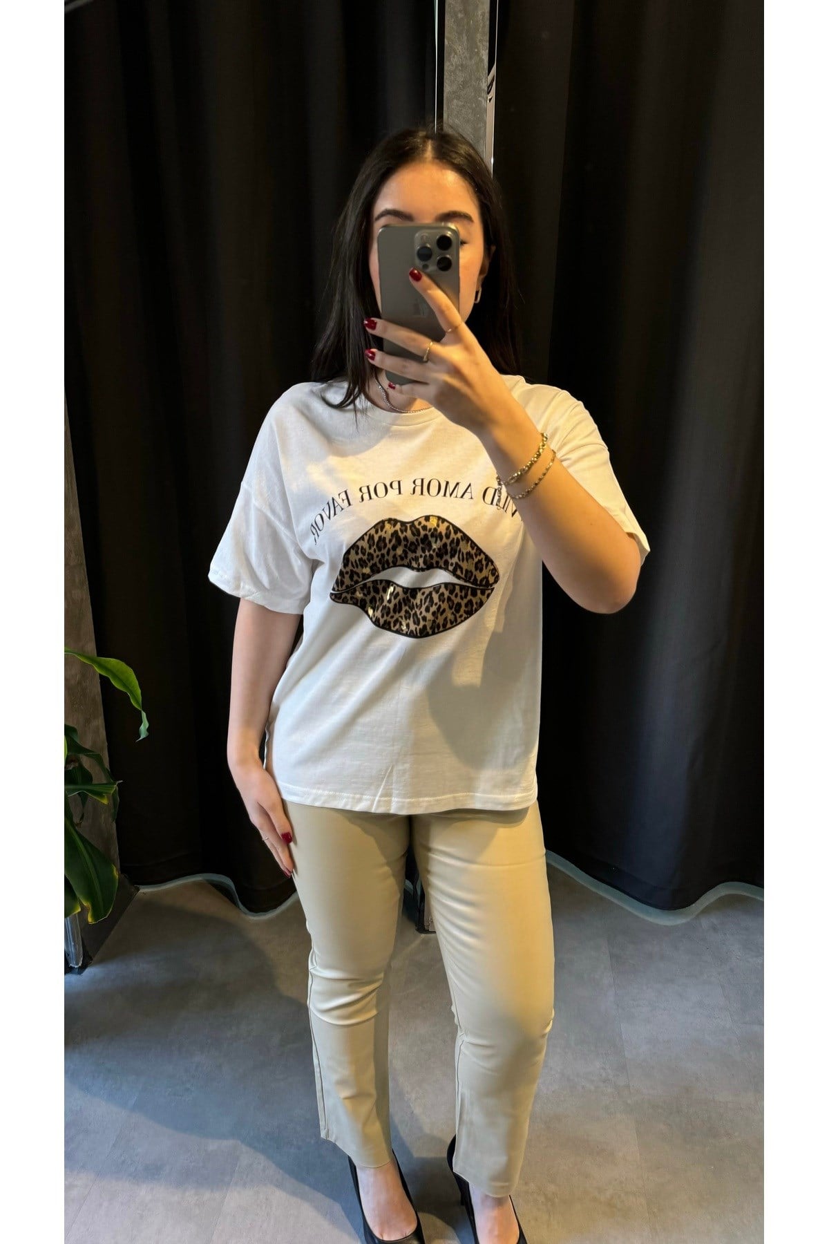 Leopar Desenli Dudak Baskılı T-shirt