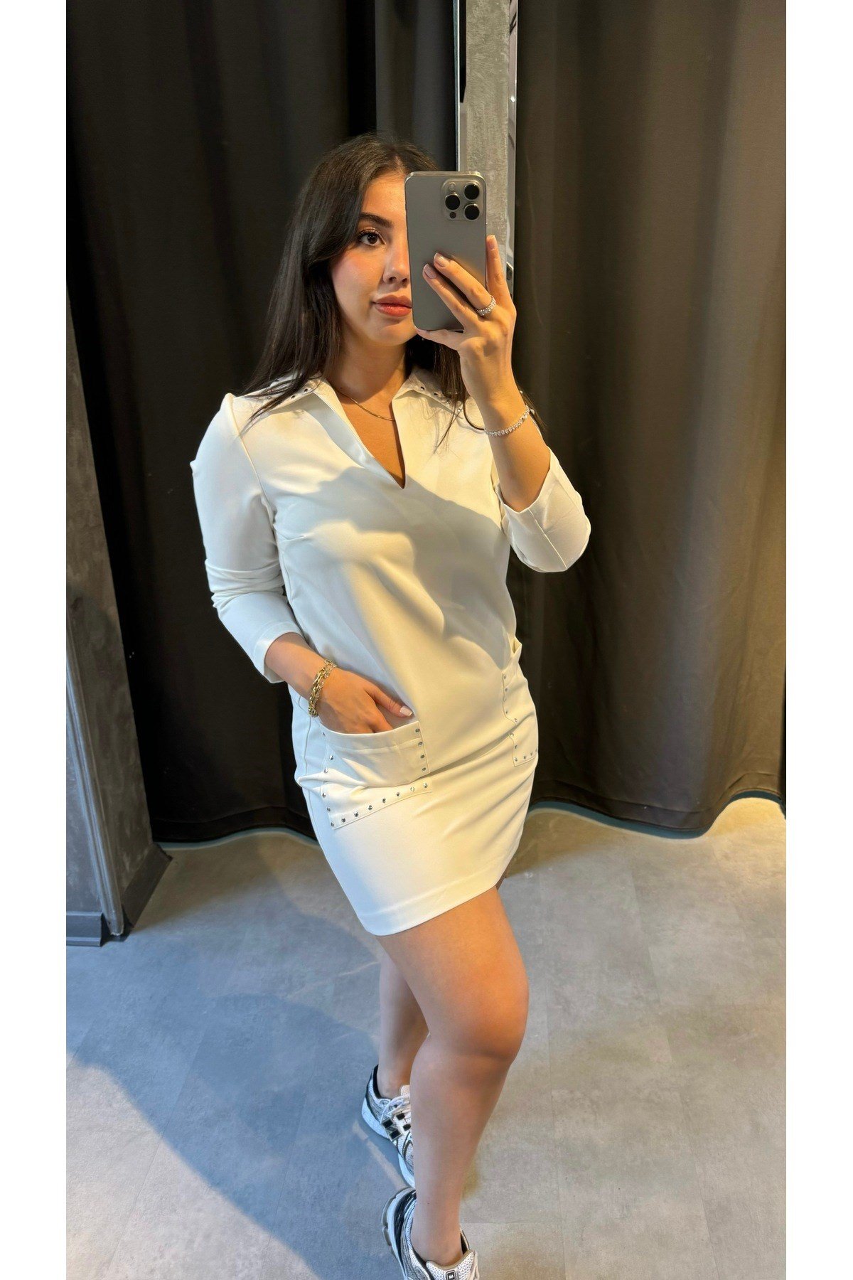 Polo Yakalı Zımbalı Beyaz Elbise