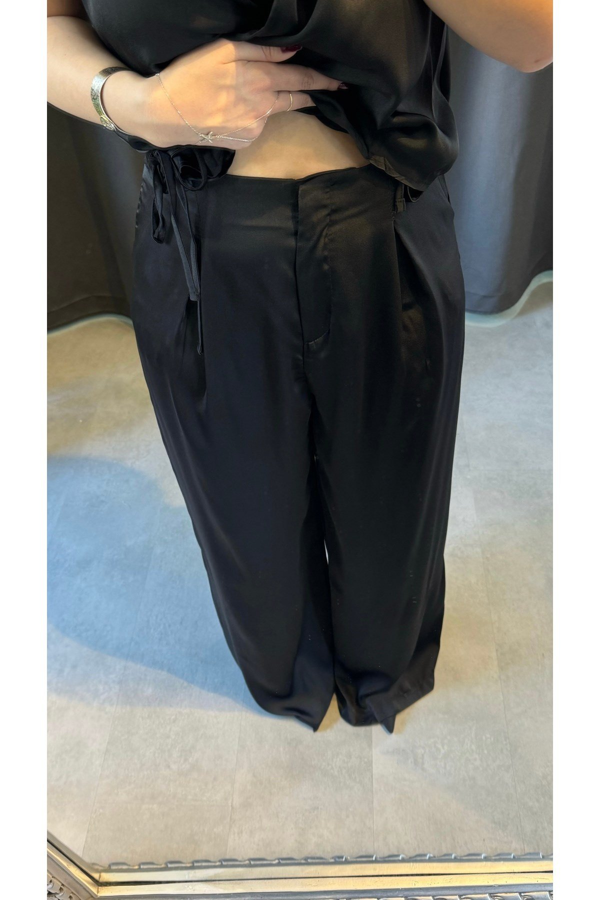 Siyah Saten Kruvaze Model Bluz Ve Pantolon Takım