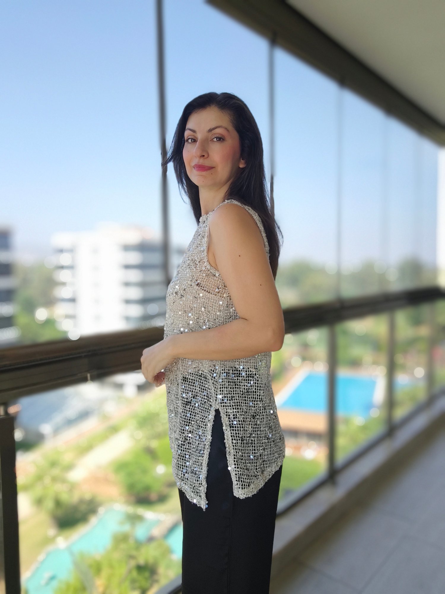 İçi Atletli Asimetrik Kesim Pullu Bluz