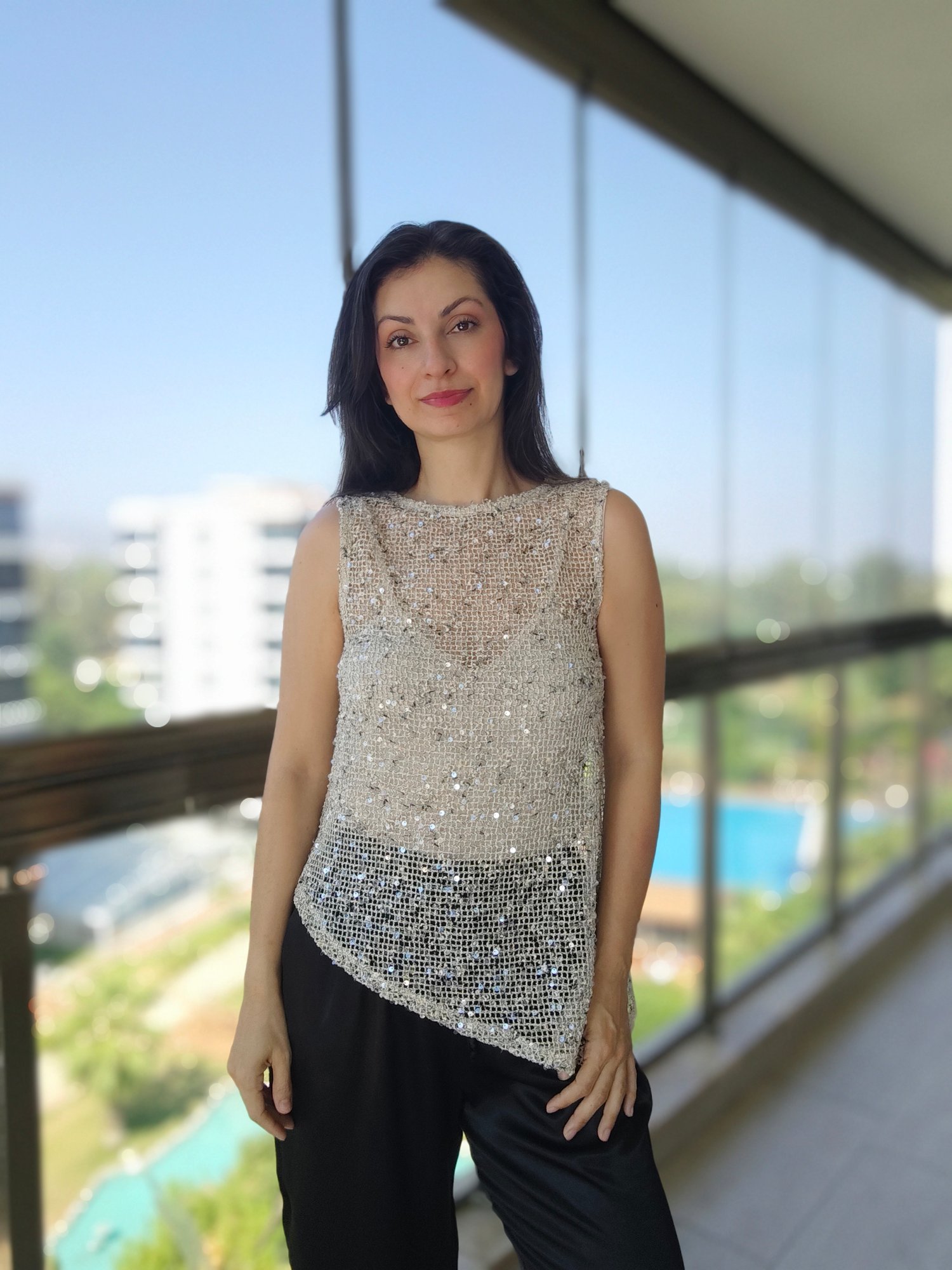 İçi Atletli Asimetrik Kesim Pullu Bluz