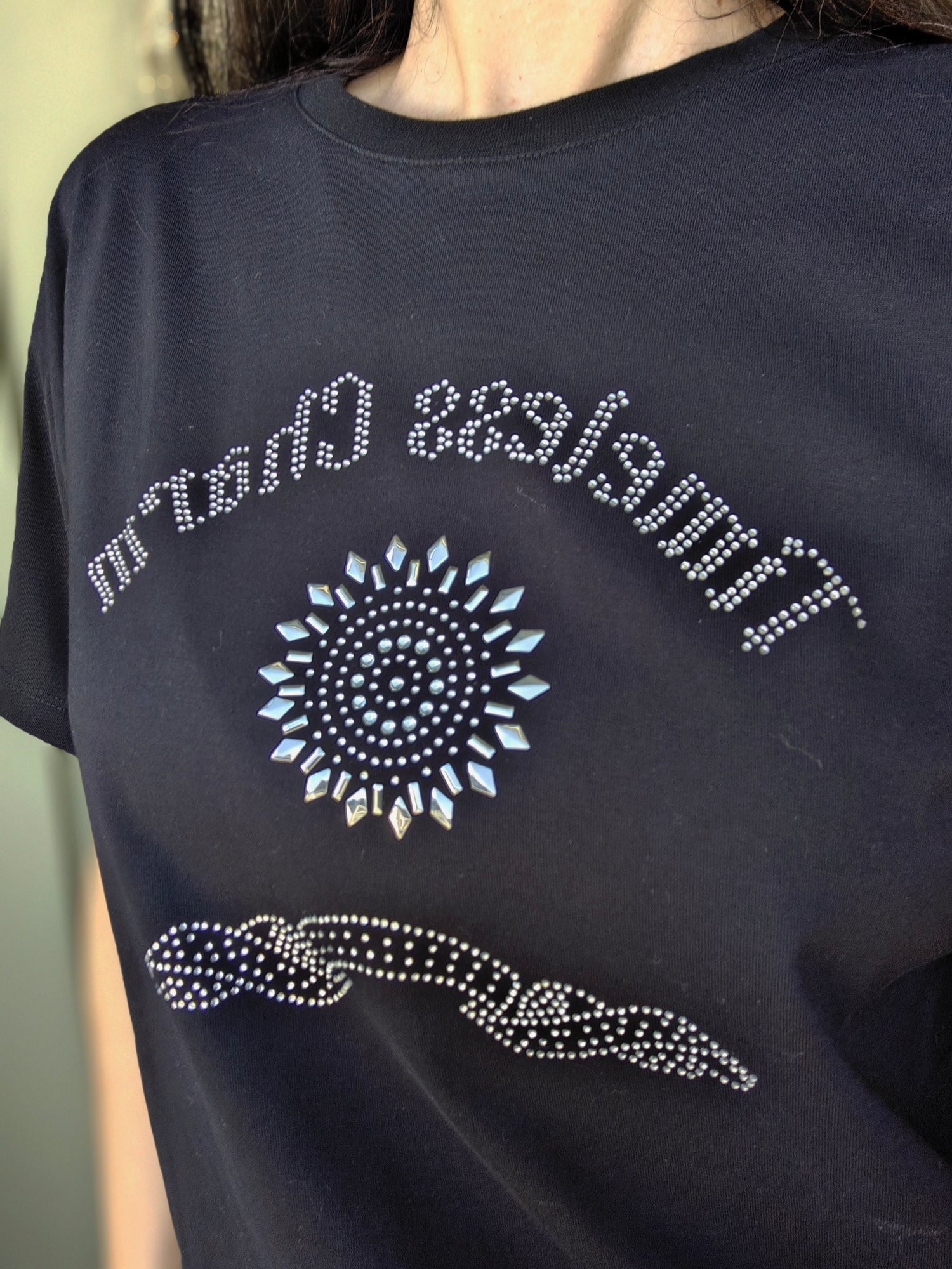 Önü Taşlı Pamuklu Tshirt Siyah