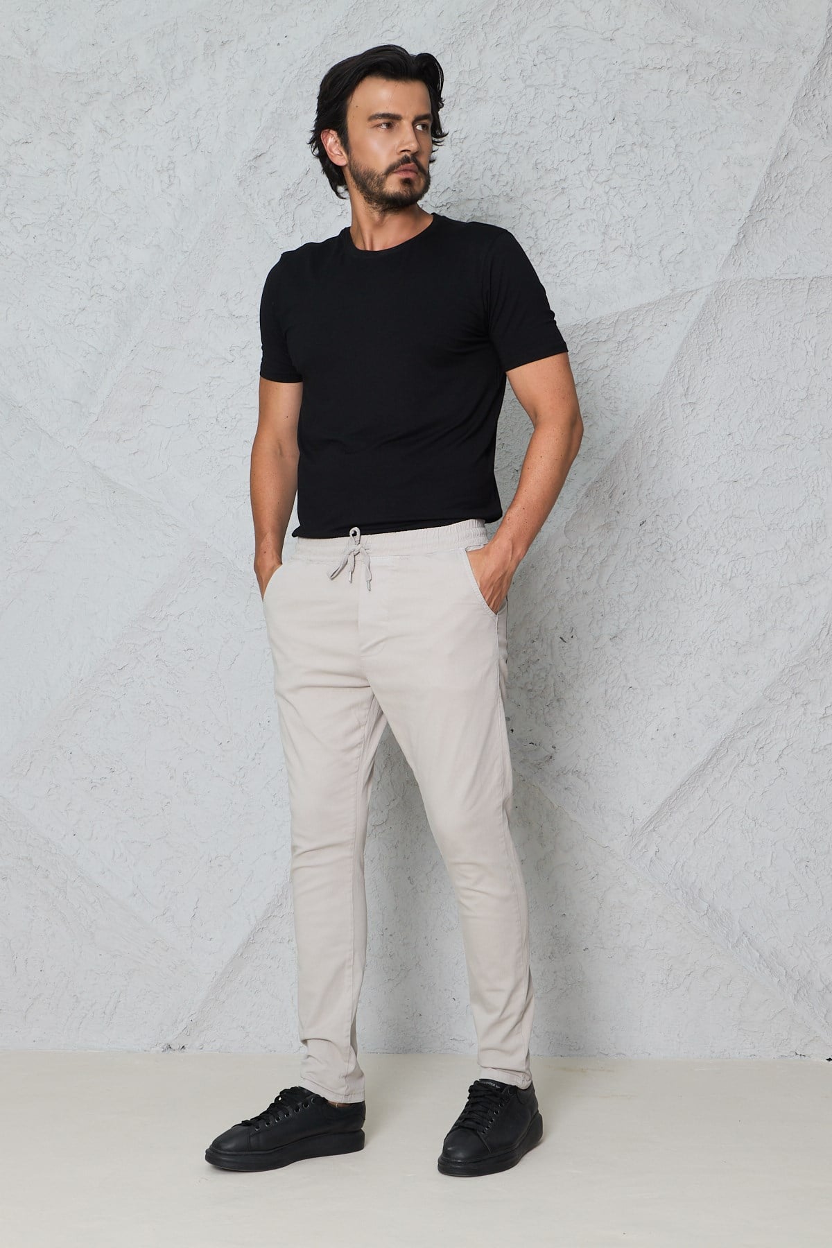 Erkek Krem Jogger Pantolon – Rahat Kesim, Bağcıklı, Mevsimlik Günlük Kullanım