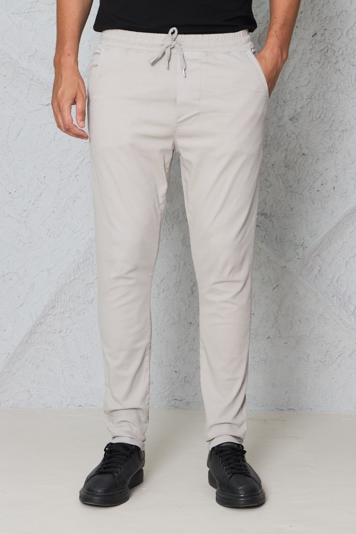 Erkek Krem Jogger Pantolon – Rahat Kesim, Bağcıklı, Mevsimlik Günlük Kullanım