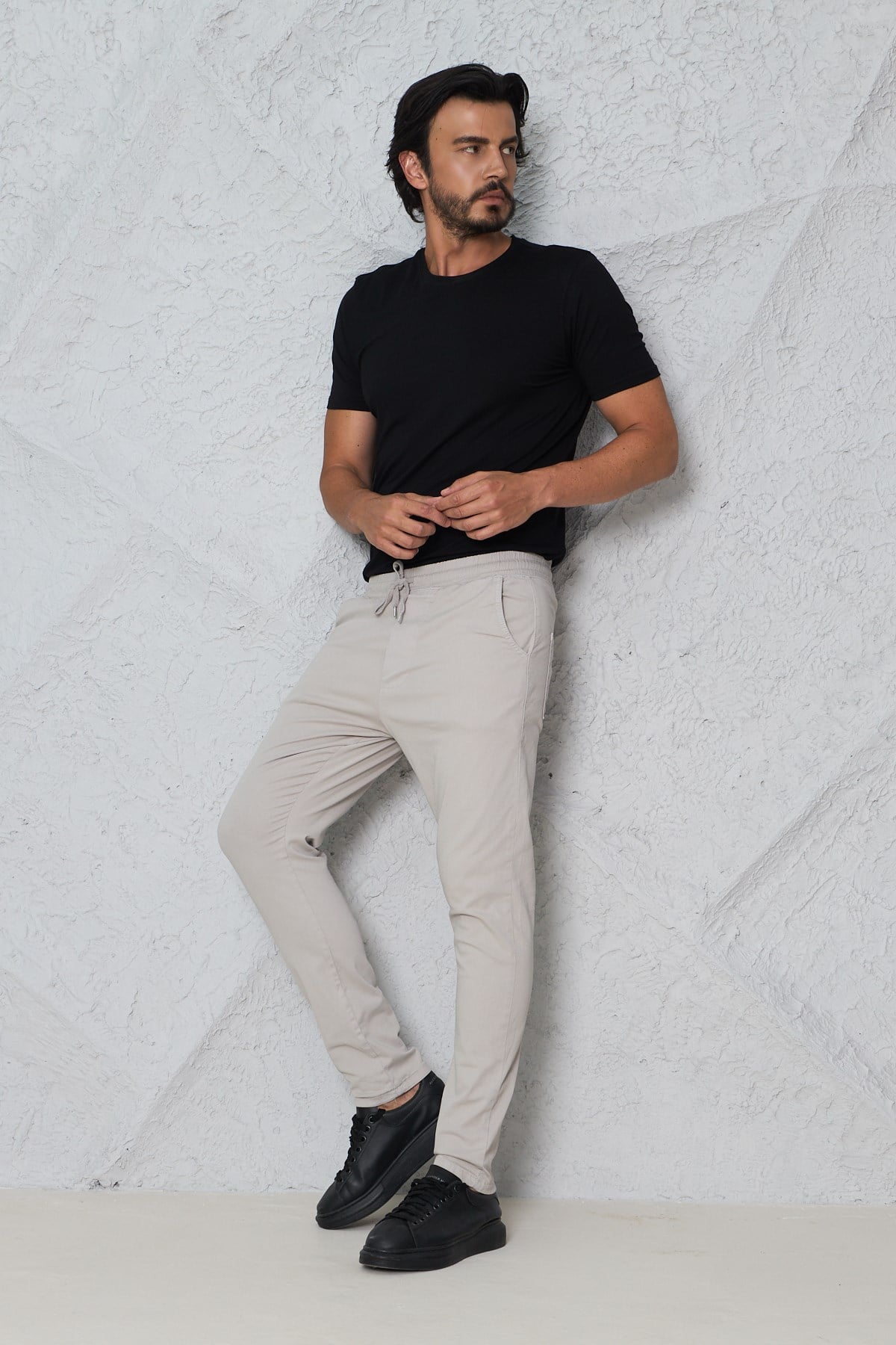 Erkek Krem Jogger Pantolon – Rahat Kesim, Bağcıklı, Mevsimlik Günlük Kullanım
