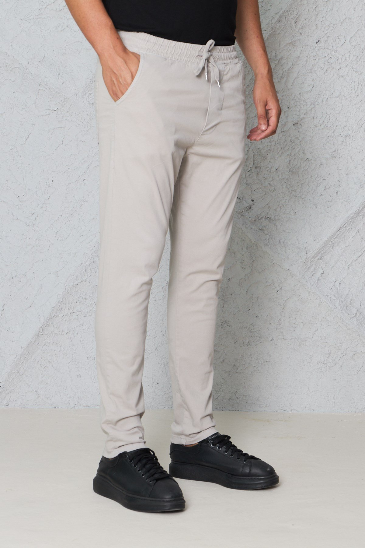 Erkek Krem Jogger Pantolon – Rahat Kesim, Bağcıklı, Mevsimlik Günlük Kullanım