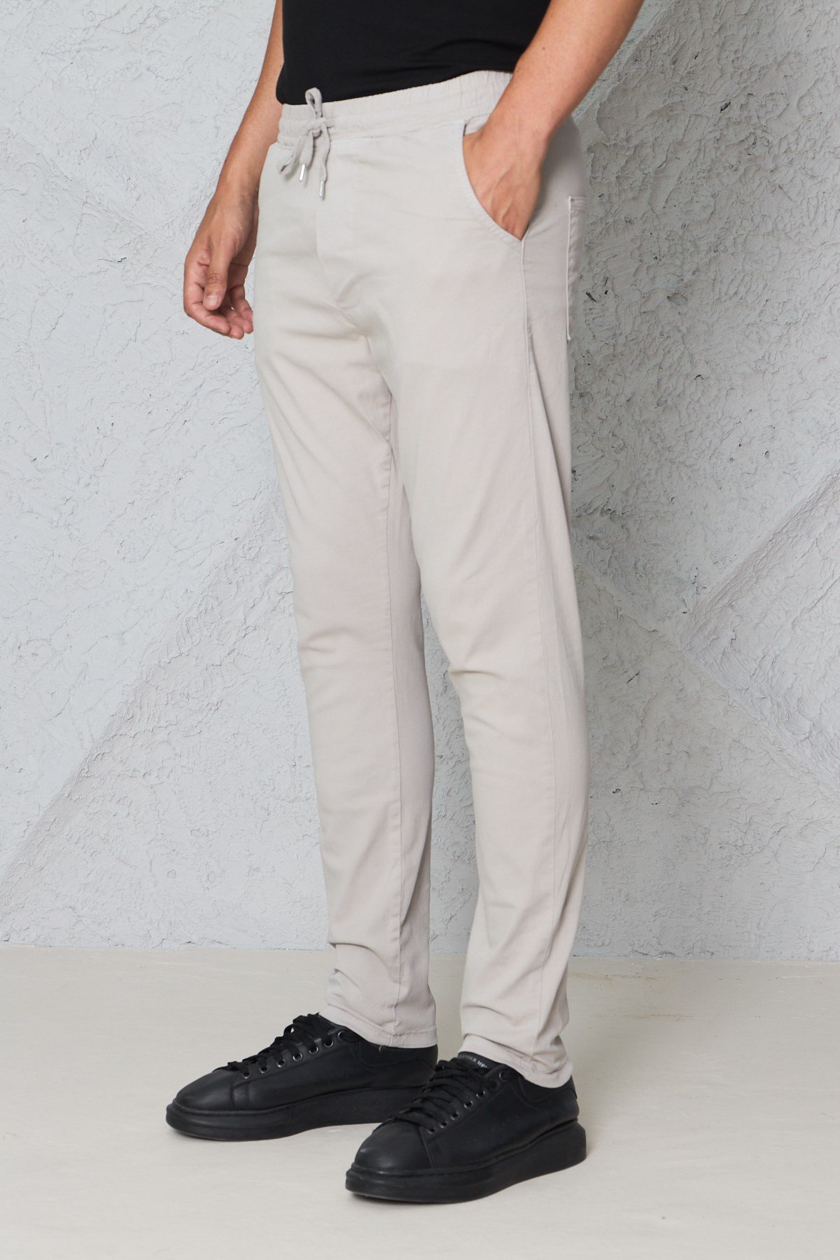 Erkek Krem Jogger Pantolon – Rahat Kesim, Bağcıklı, Mevsimlik Günlük Kullanım