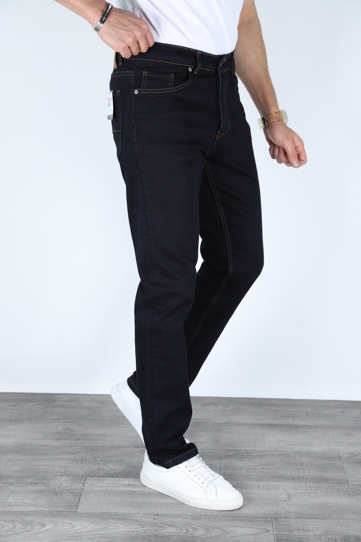 Erkek Regular Fit Yıkamasız Görünümlü Kot Pantolon