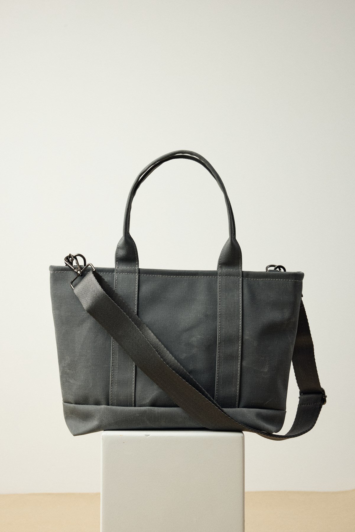 daily-tote-canta-fume-17-caf.jpg