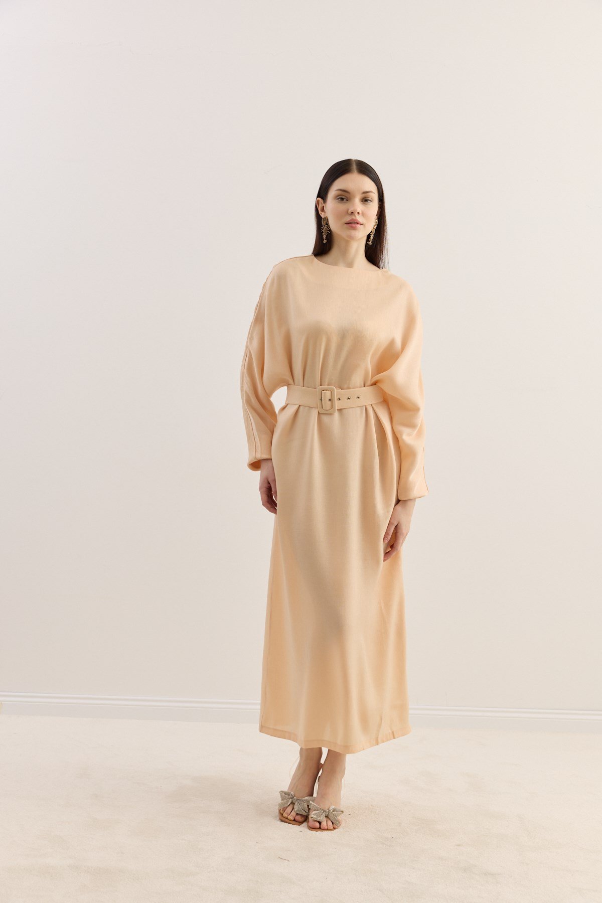 diana-kemerli-elbise-pudra-30e7fc.jpg