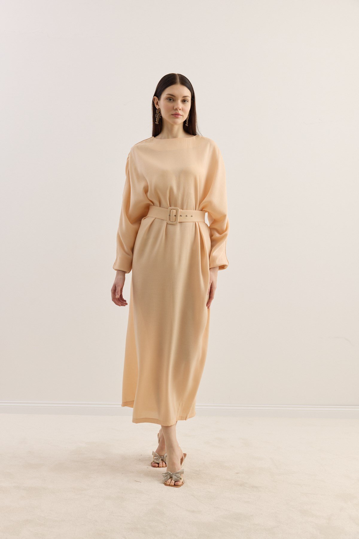 diana-kemerli-elbise-pudra-6-d1f8.jpg