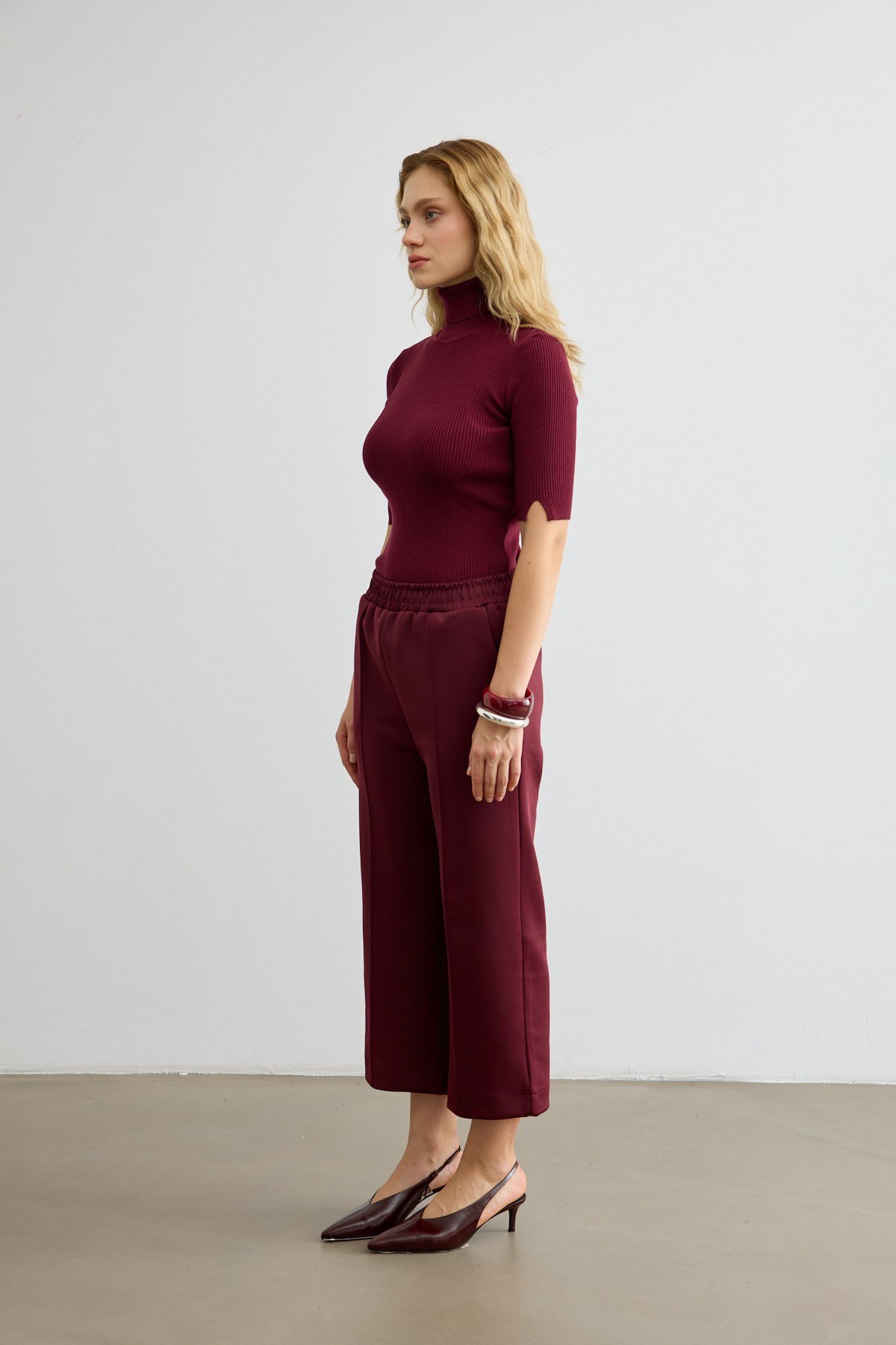 dikis-detayli-scuba-pantolon-bordo-c3f245.jpg
