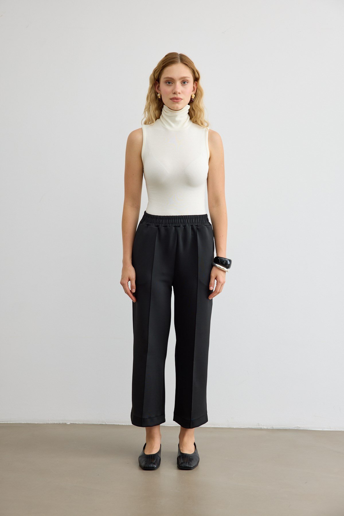 dikis-detayli-scuba-pantolon-siyah-99e603.jpg