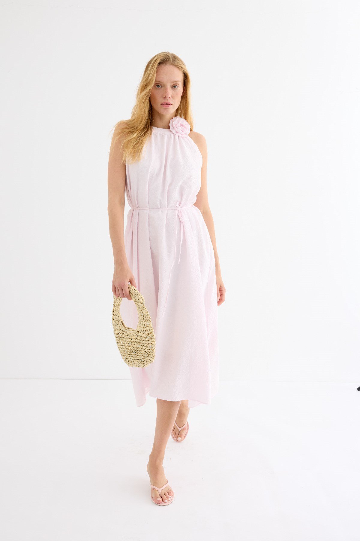 gul-broslu-burumcuk-elbise-soft-pembe-5a7317.jpg