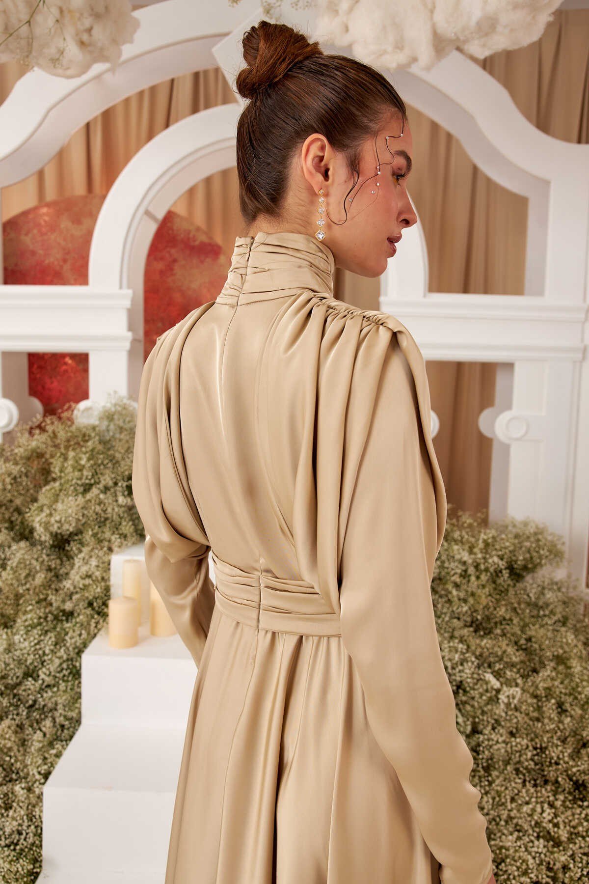 omzu-buzgu-detayli-saten-abiye-elbise--2-4d56.jpg