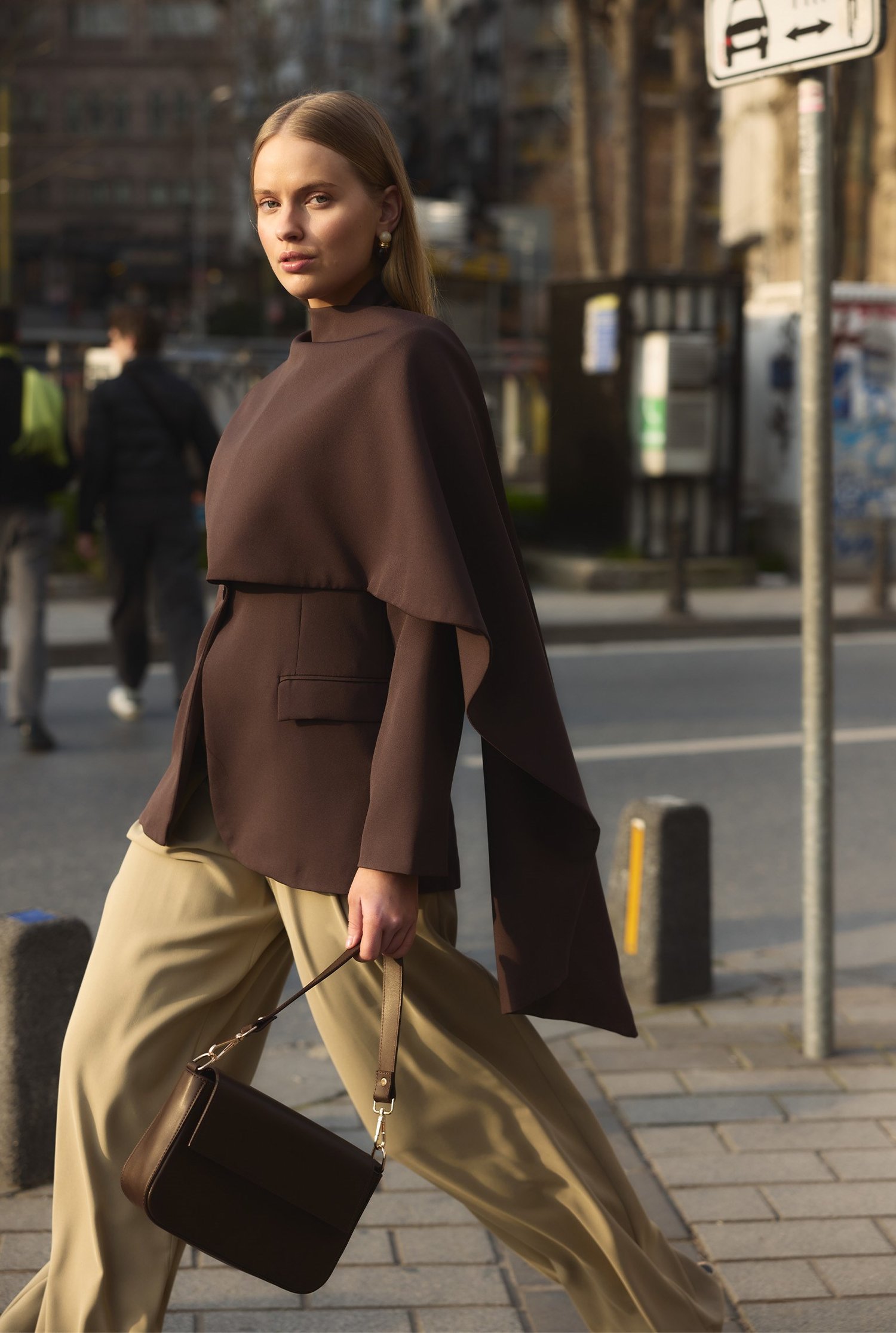 pelerin-detayli-blazer-ceket-aci-kahve--14d8-.jpg