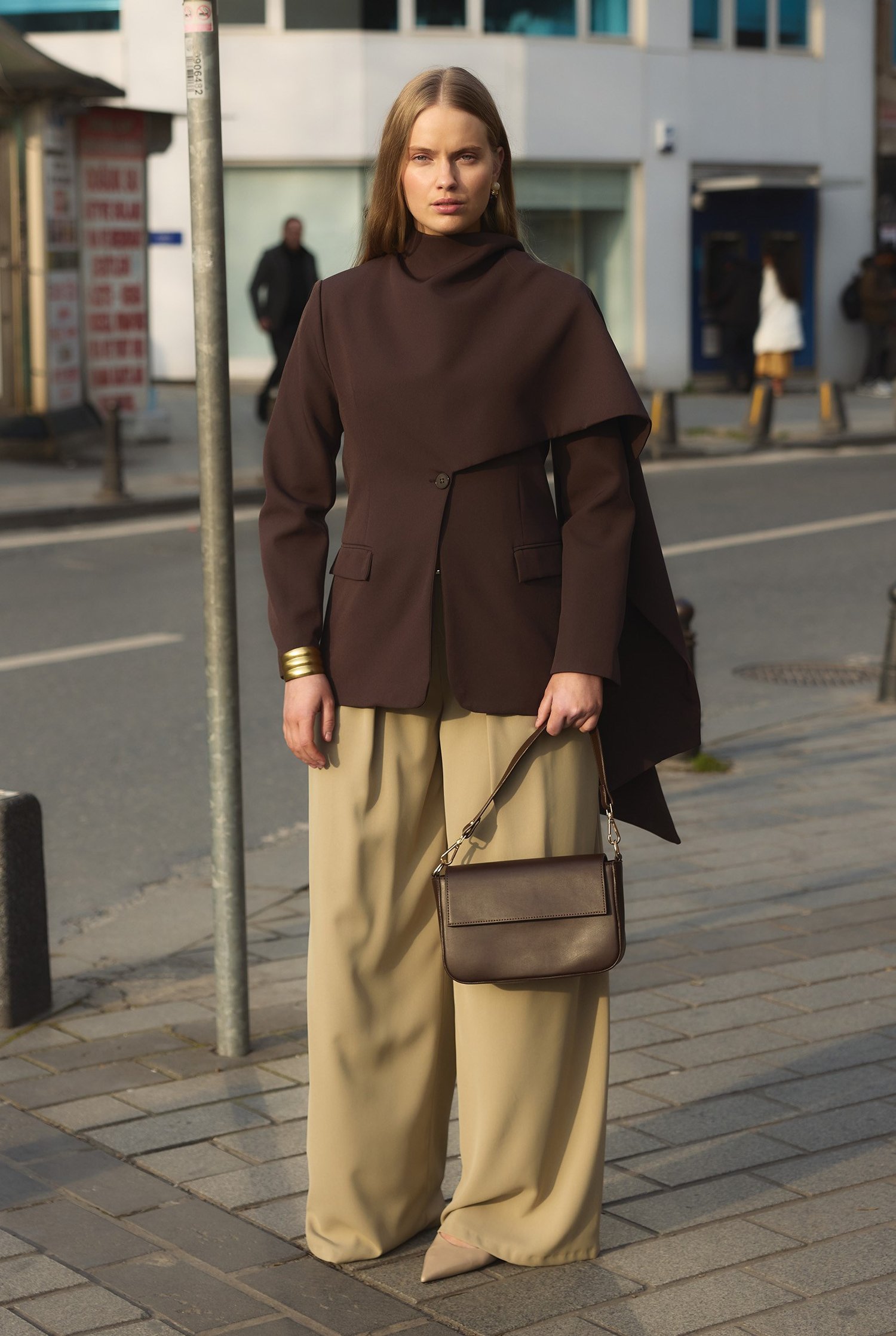 pelerin-detayli-blazer-ceket-aci-kahve-78a5-4.jpg