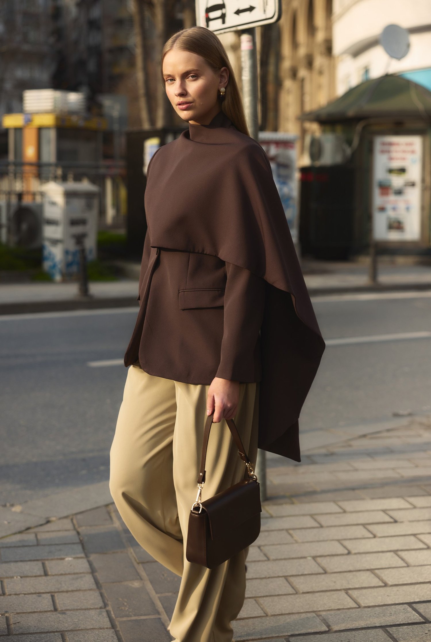 pelerin-detayli-blazer-ceket-aci-kahve-a04d8-.jpg