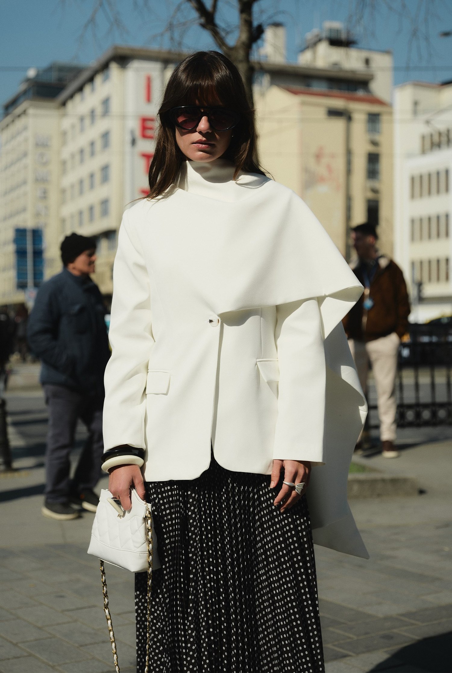 pelerin-detayli-blazer-ceket-beyaz-03c868.jpg