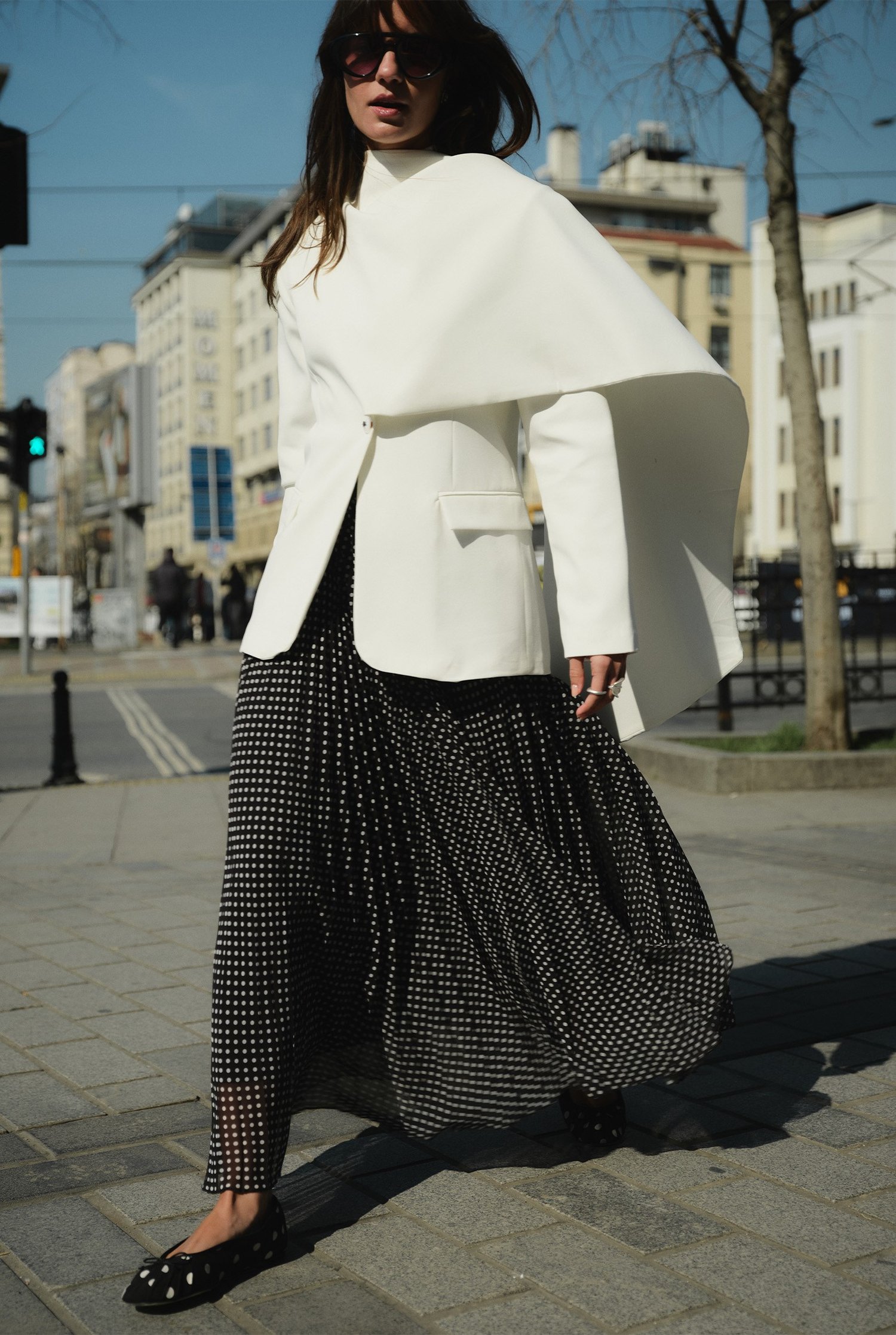 pelerin-detayli-blazer-ceket-beyaz-cc43d7.jpg